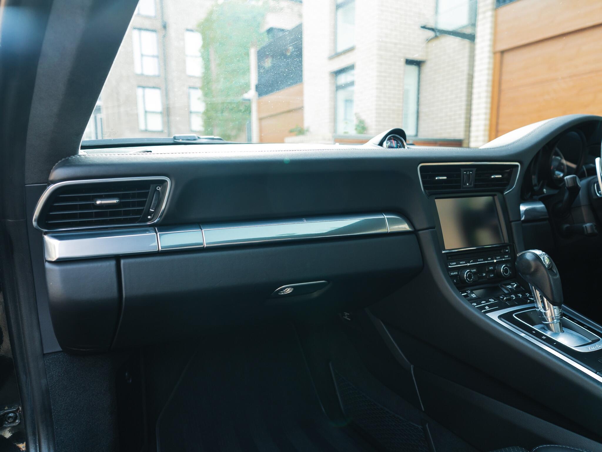 Porsche 911 view 27