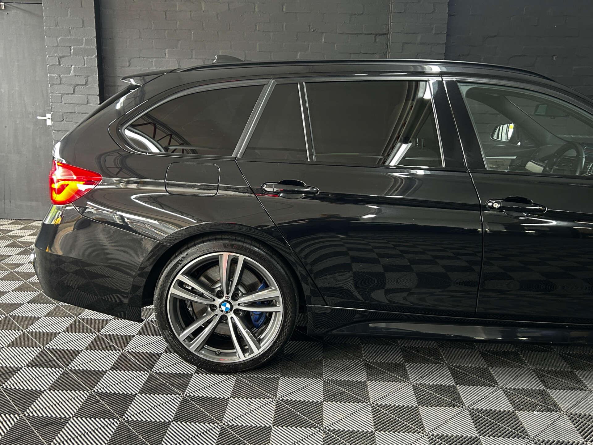 BMW 3 Series view 24