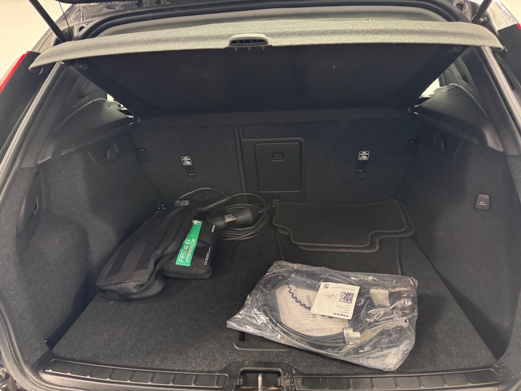 Volvo XC40 view 15