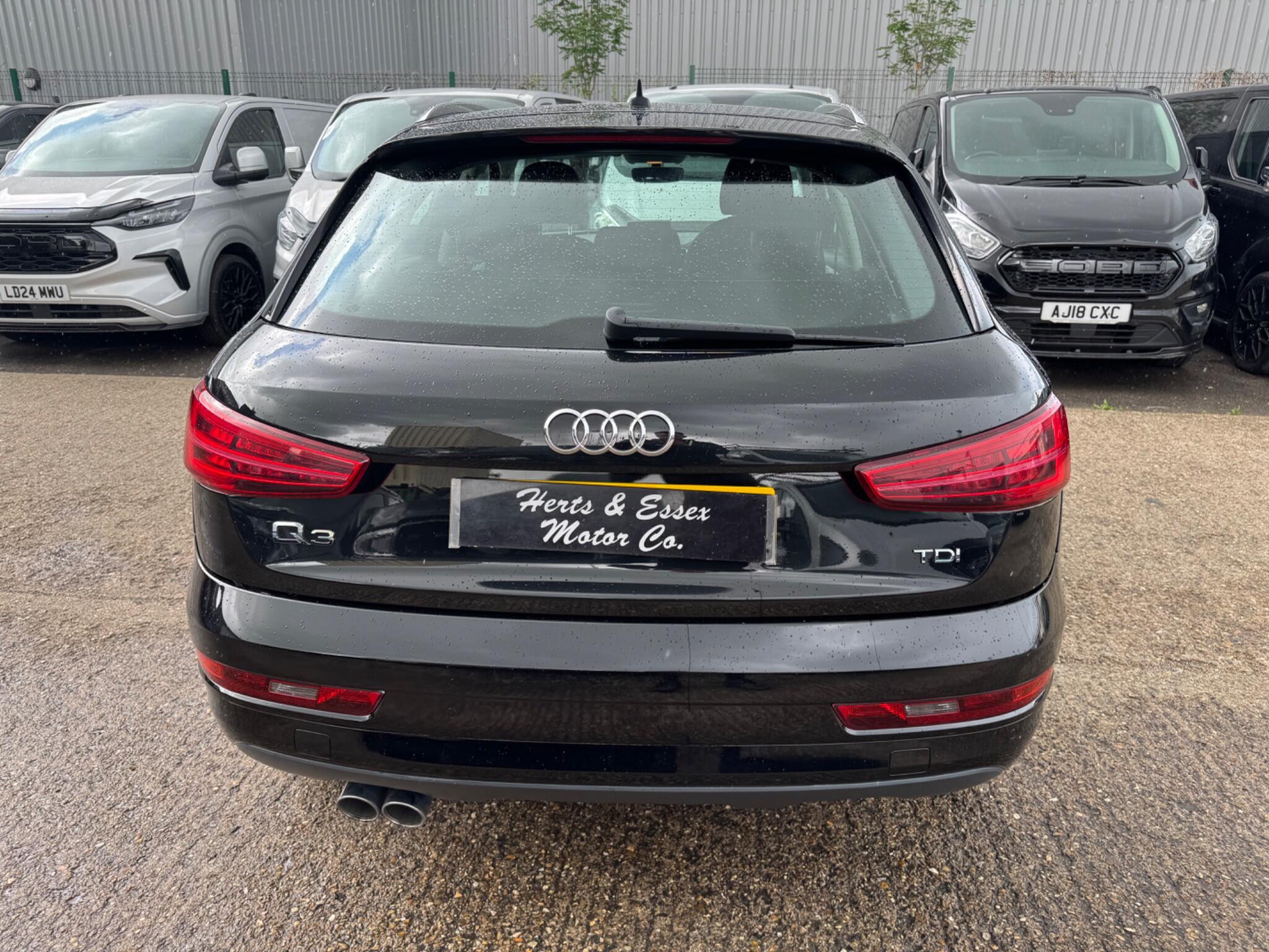 Audi Q3 view 11