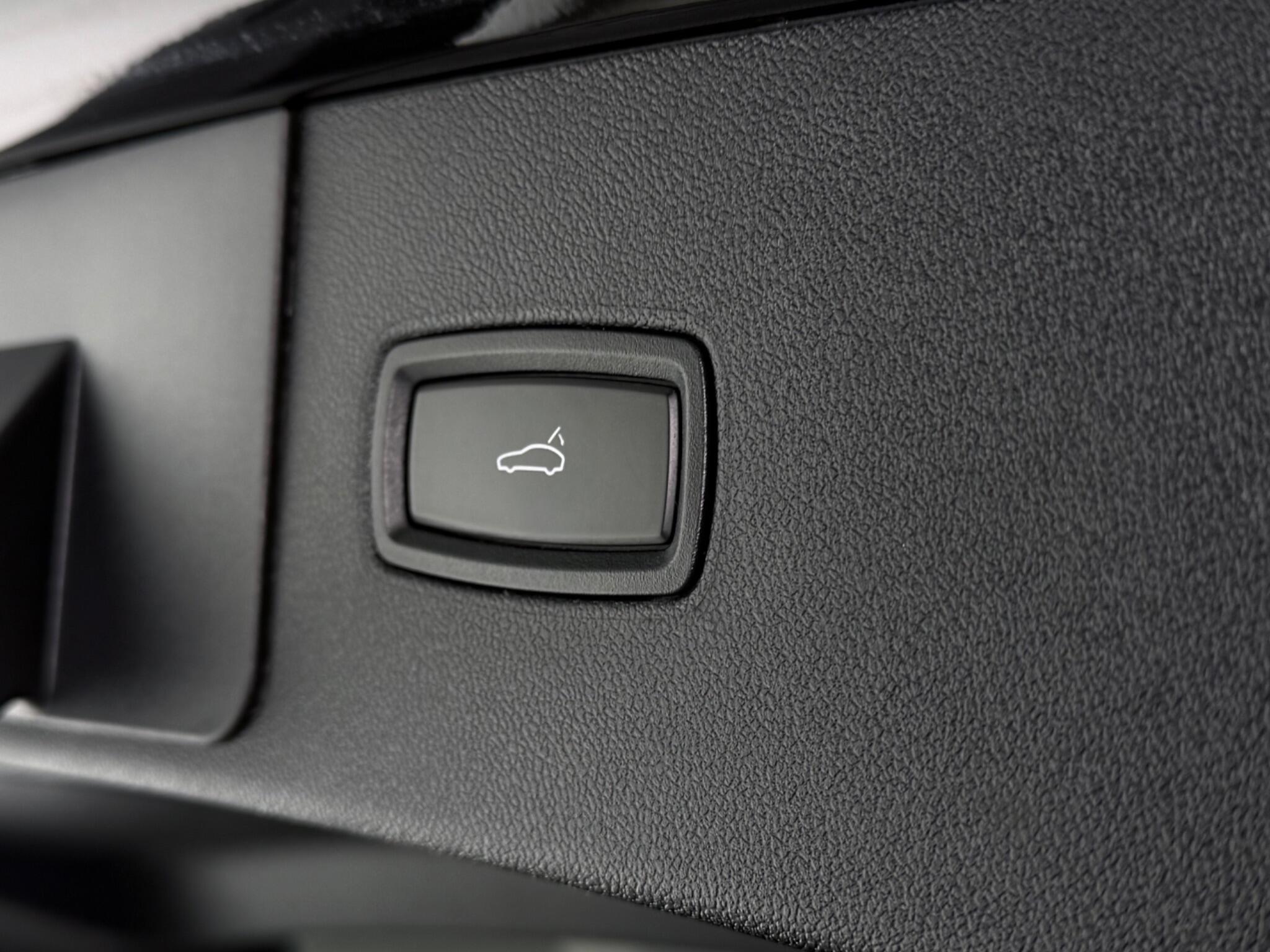 Porsche Cayenne view 13