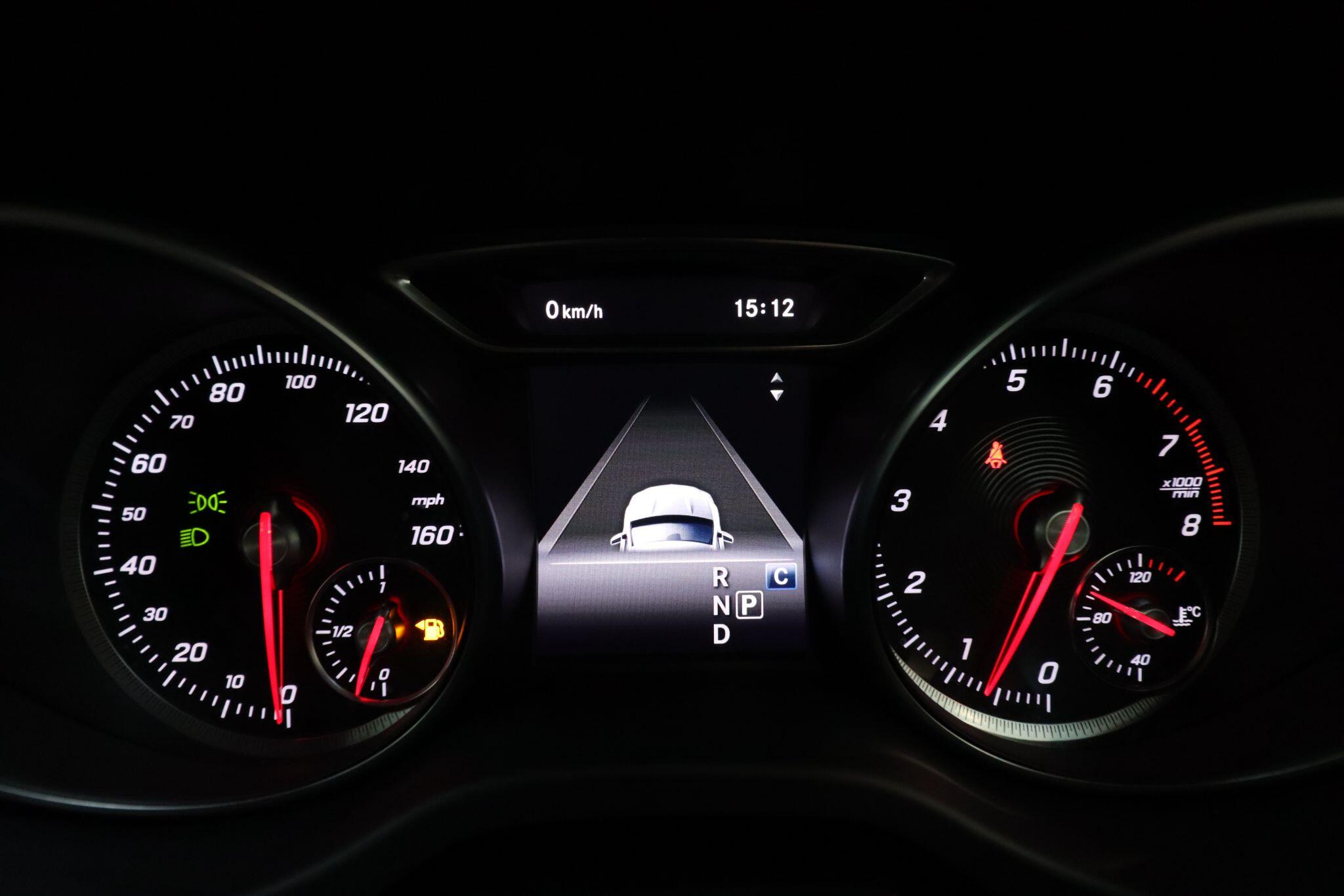 Mercedes-Benz Gla view 35