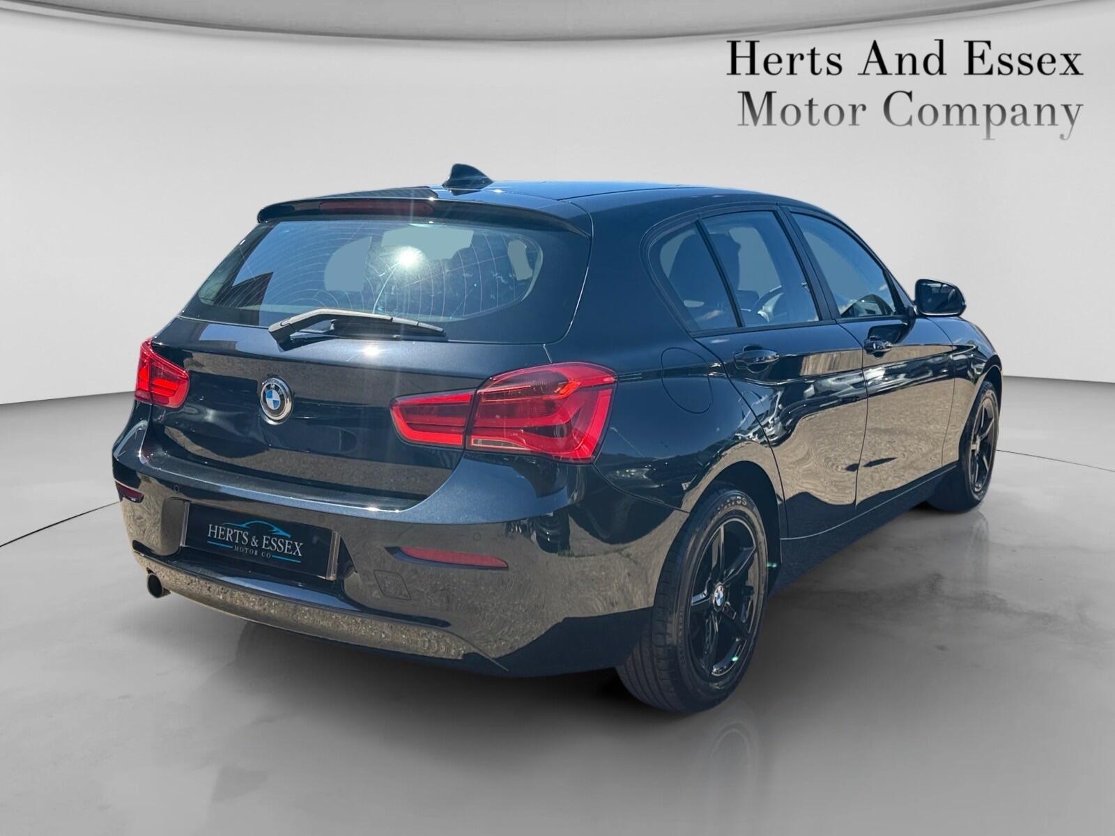 BMW 1 Series view 9