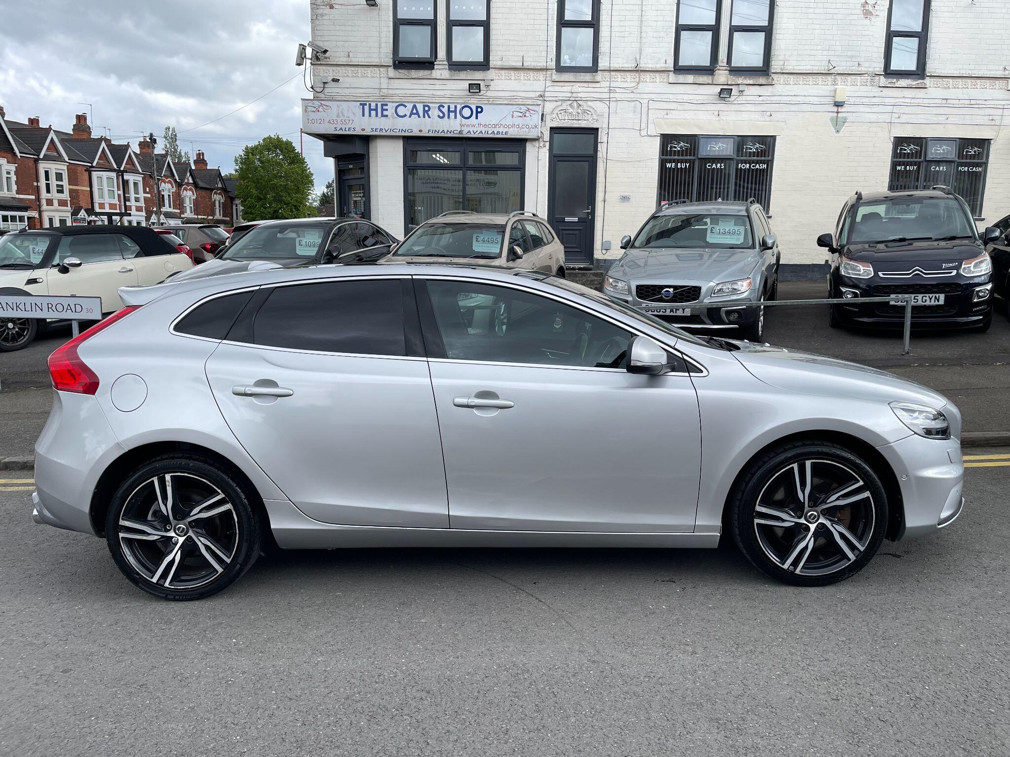 Volvo V40 view 11