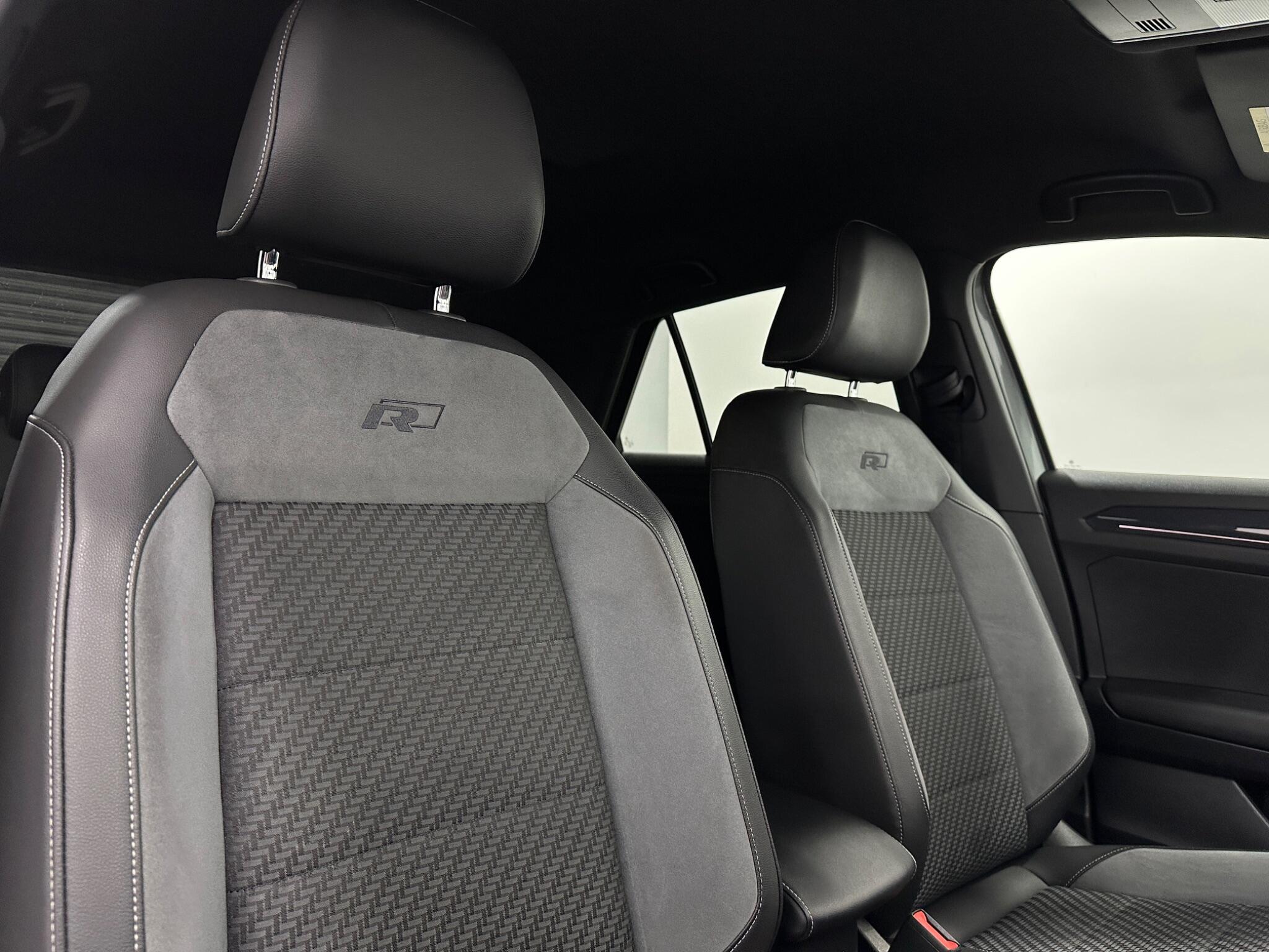 Volkswagen T-Roc view 33