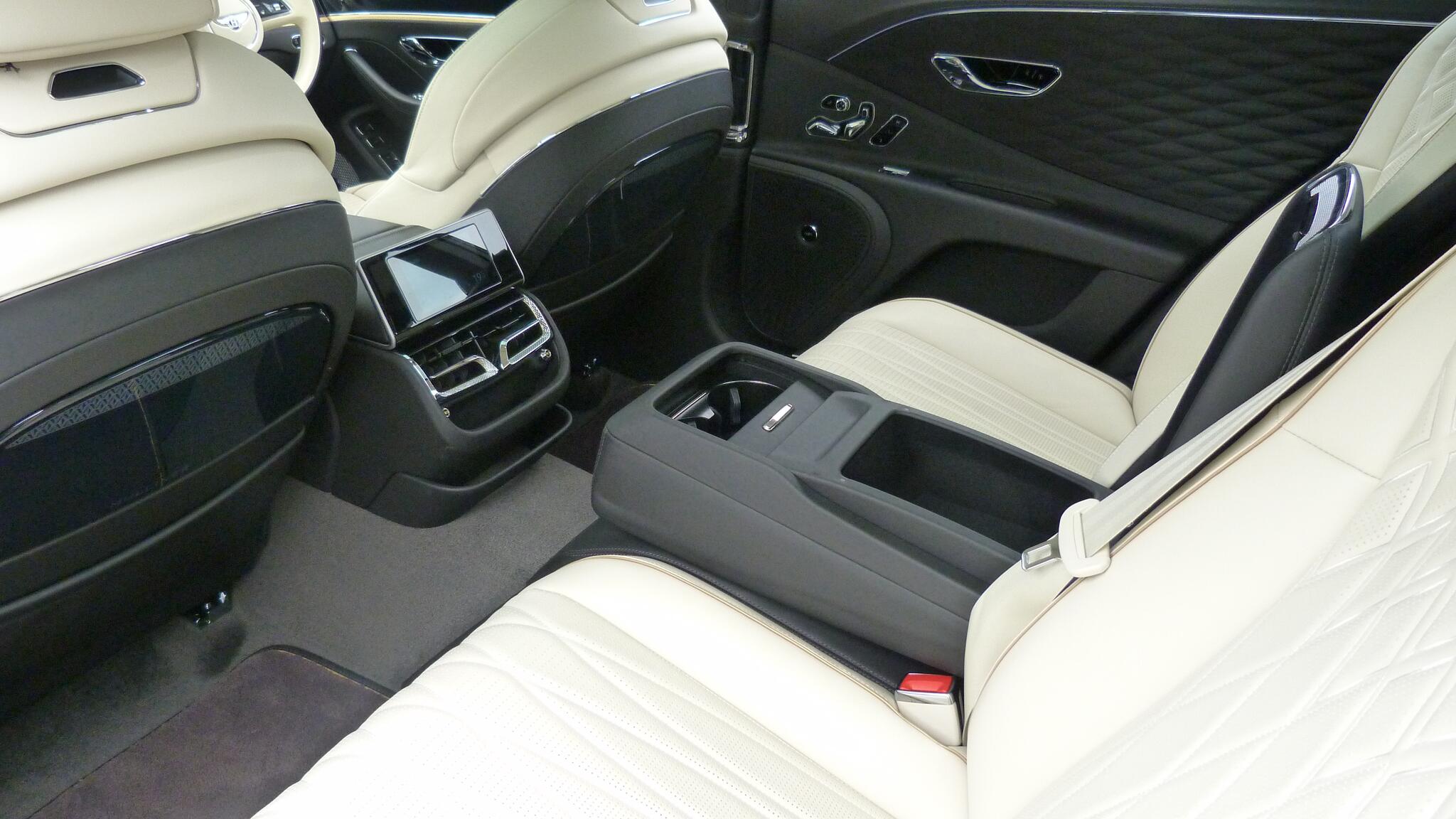 Bentley Flying Spur view 32