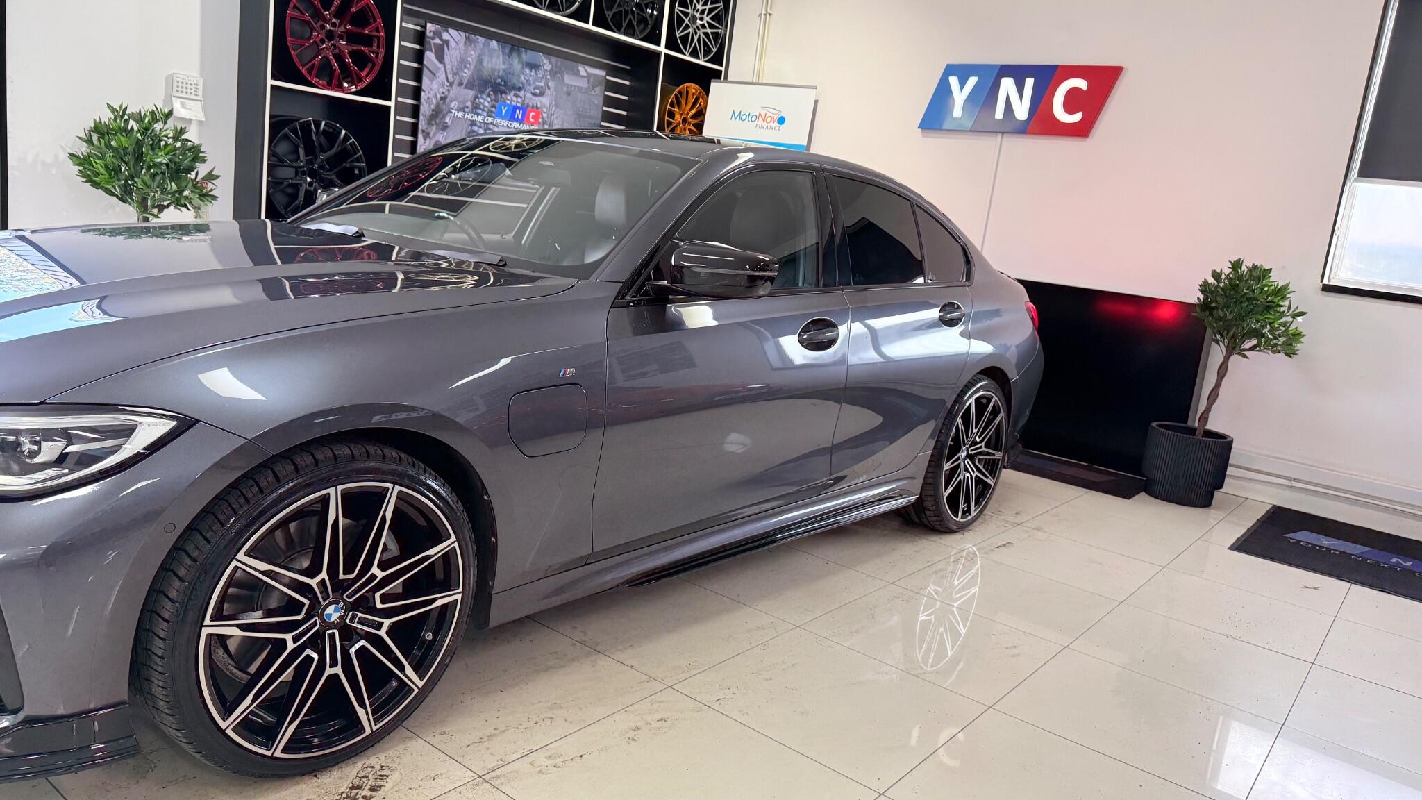 BMW 3 Series view 24