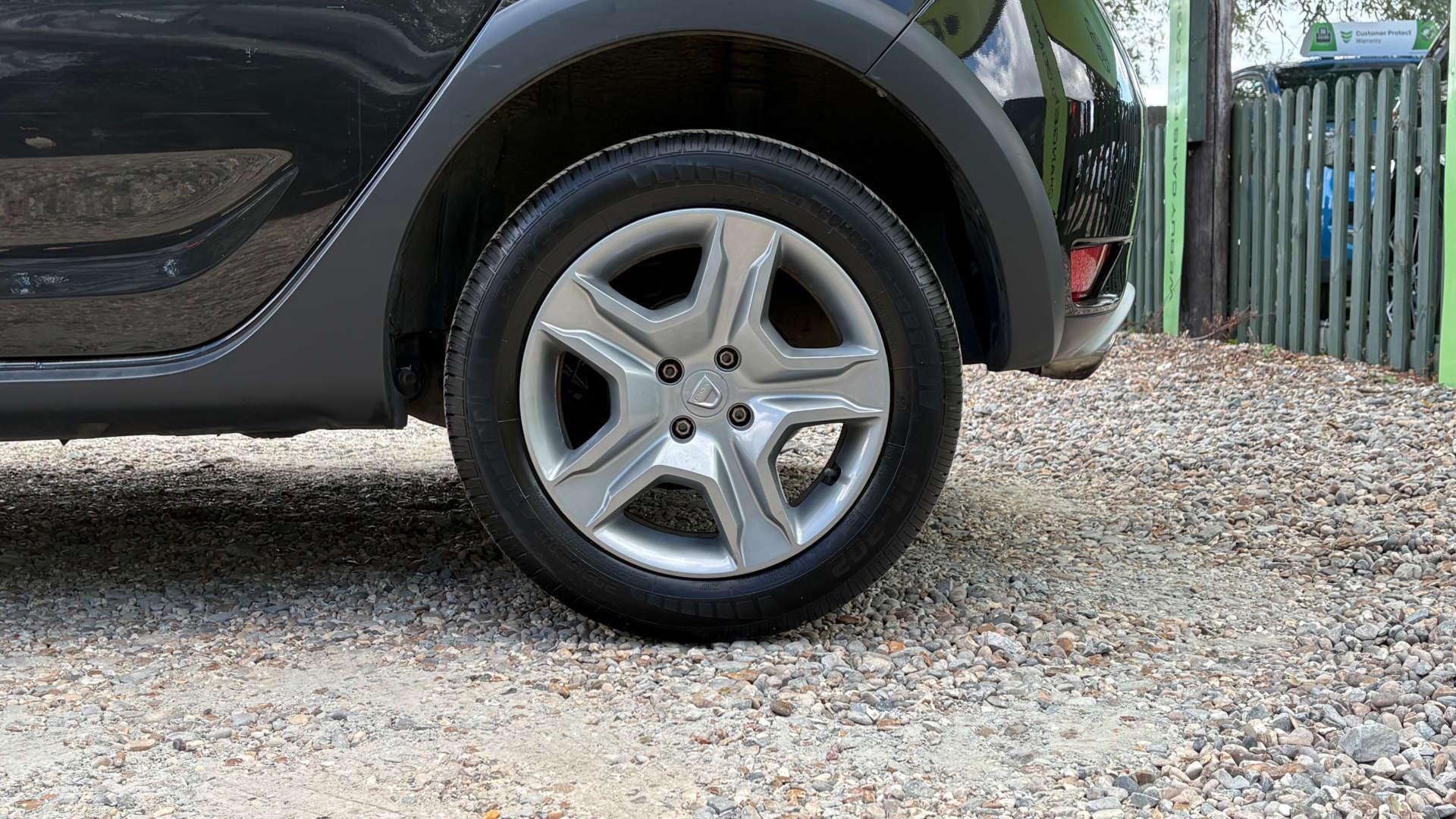 Dacia Sandero view 32