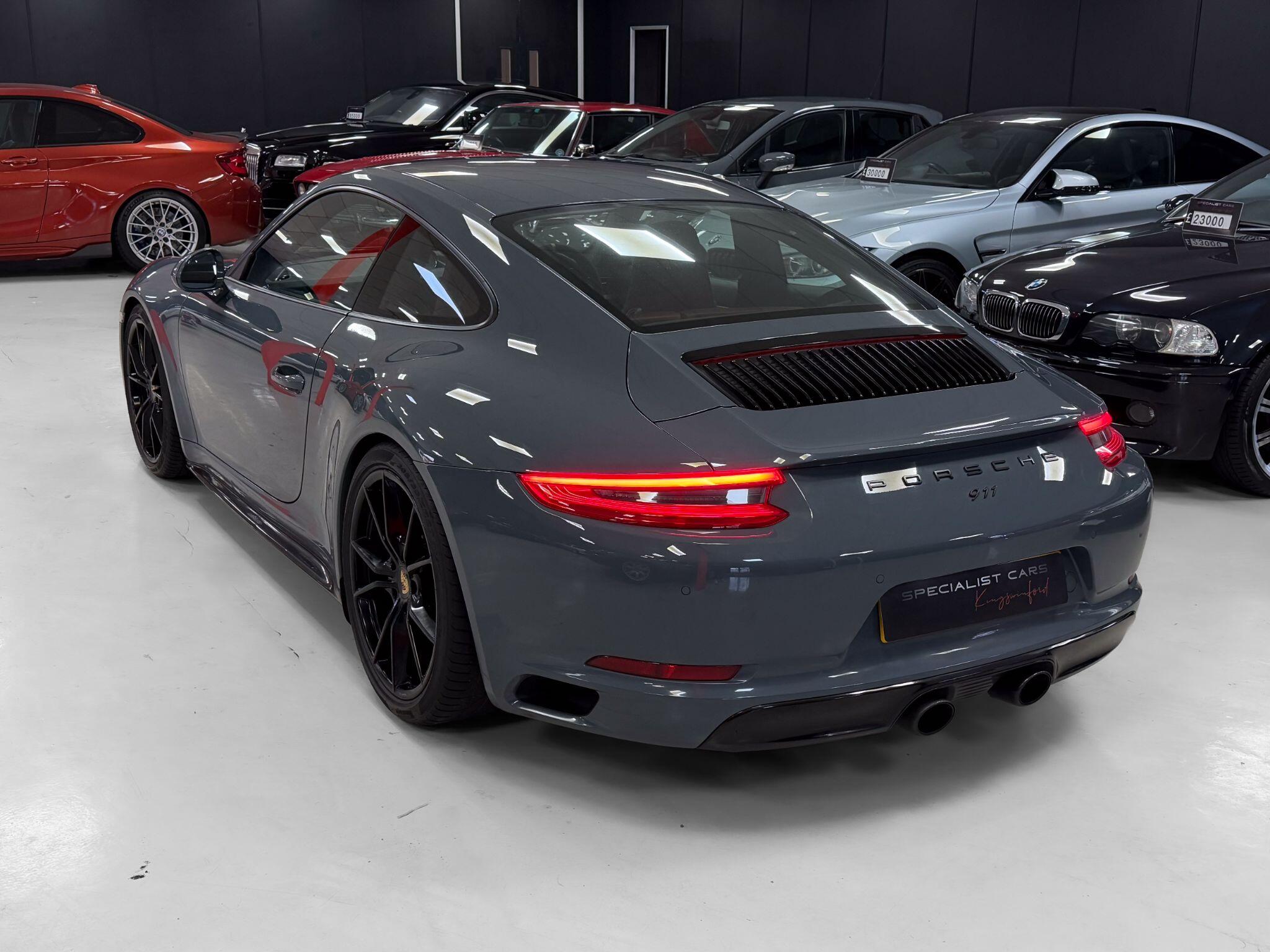 Porsche 911 view 15