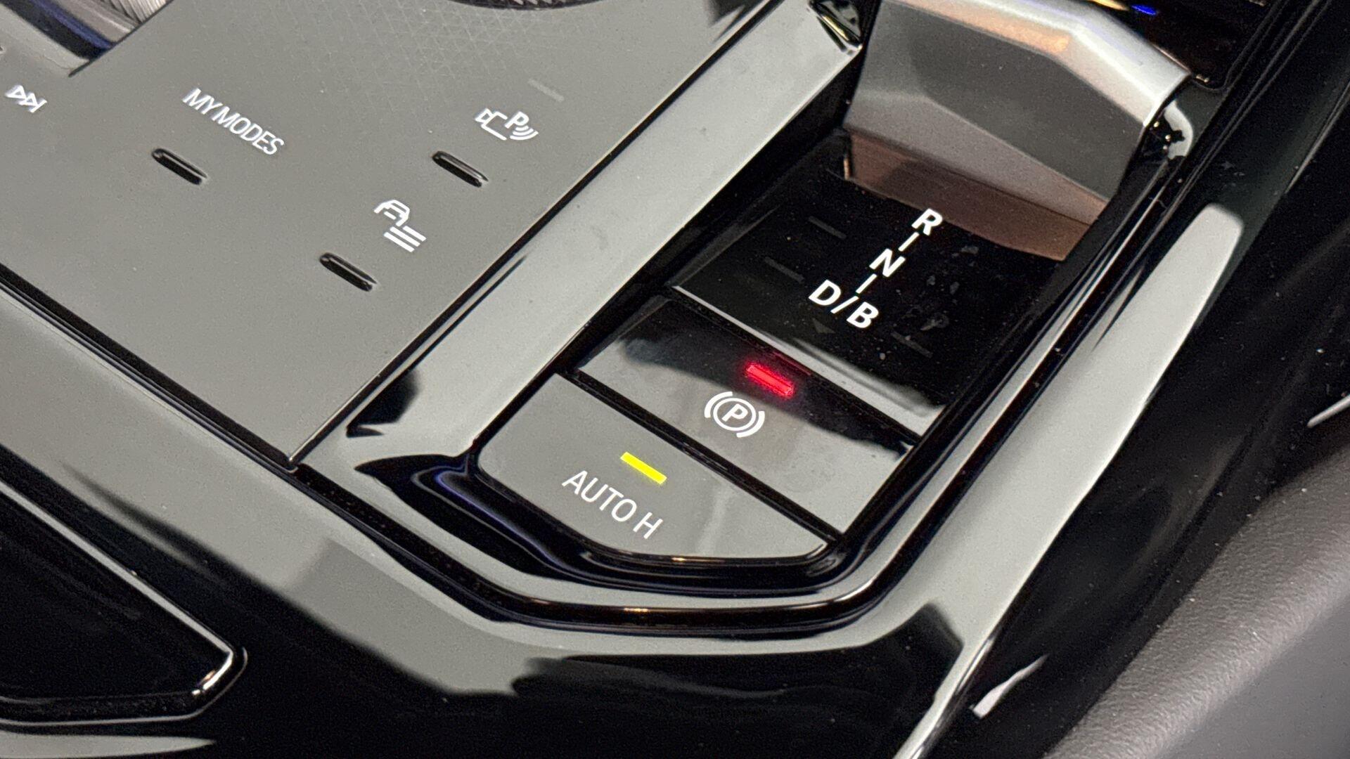 BMW i5 view 20