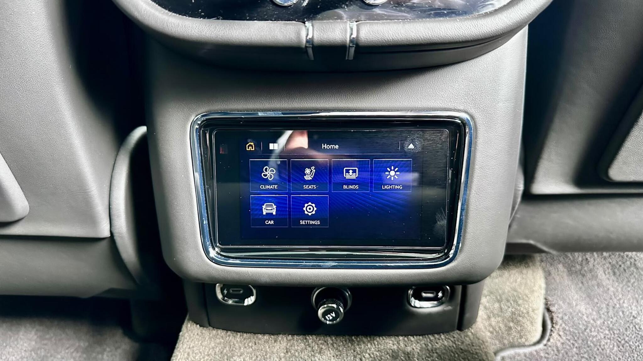 Bentley Bentayga view 36