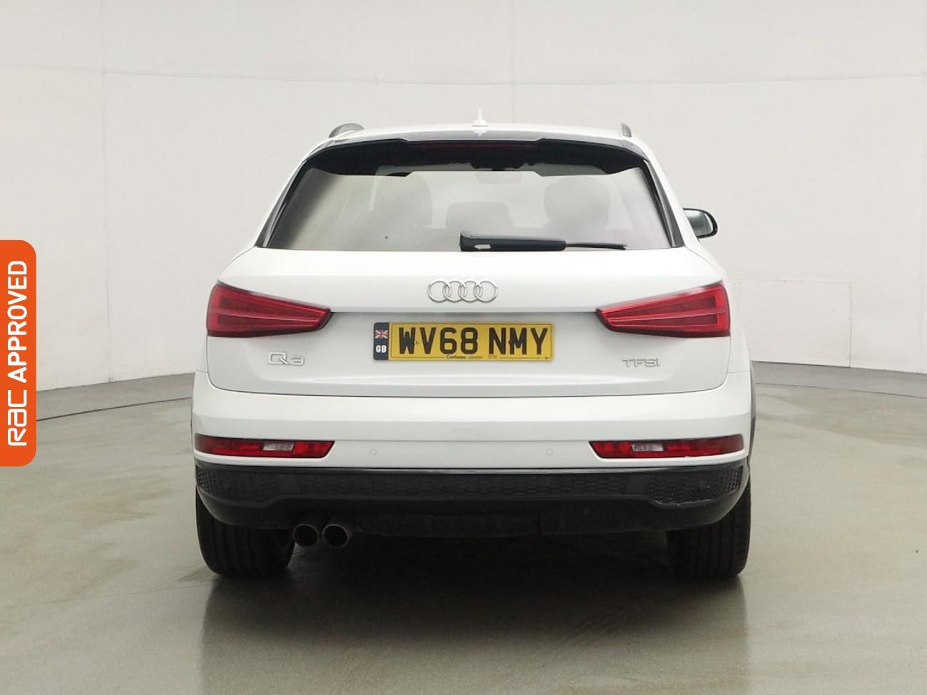Audi Q3 view 8