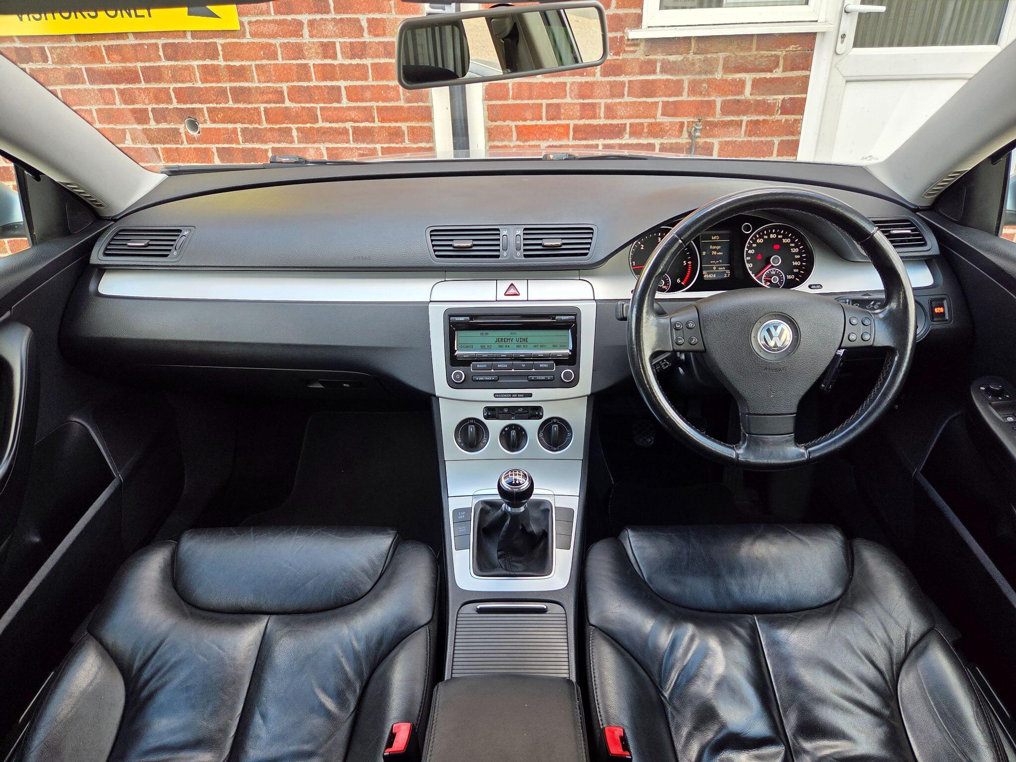 Volkswagen Passat view 11