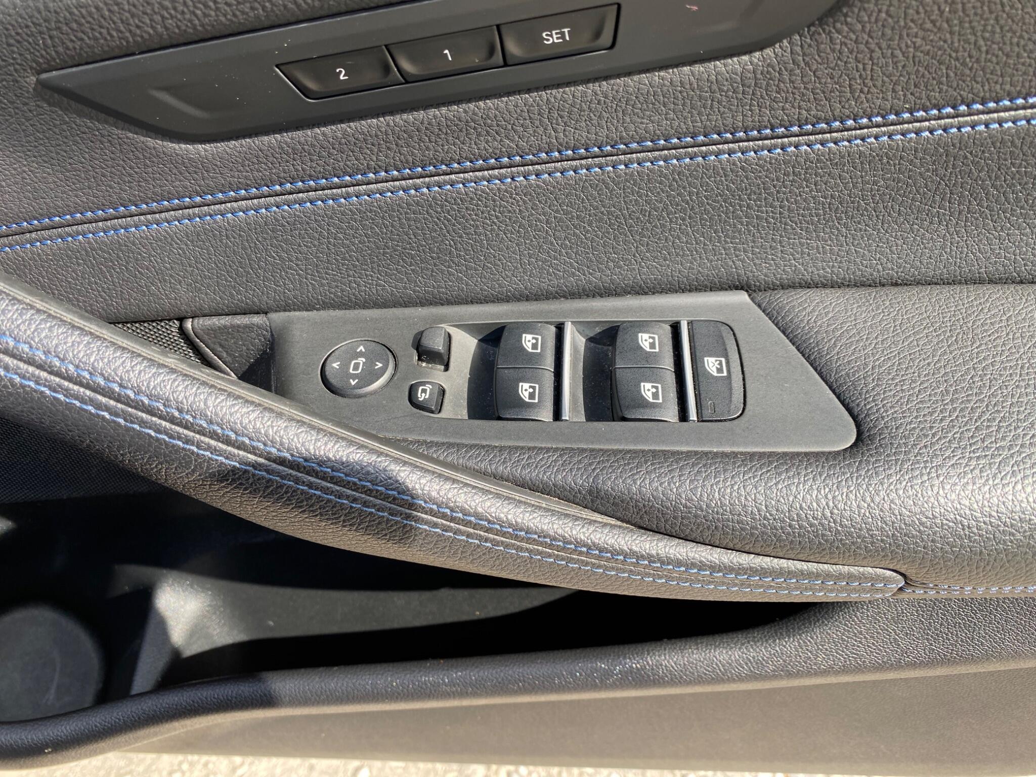 BMW 5 Series view 37
