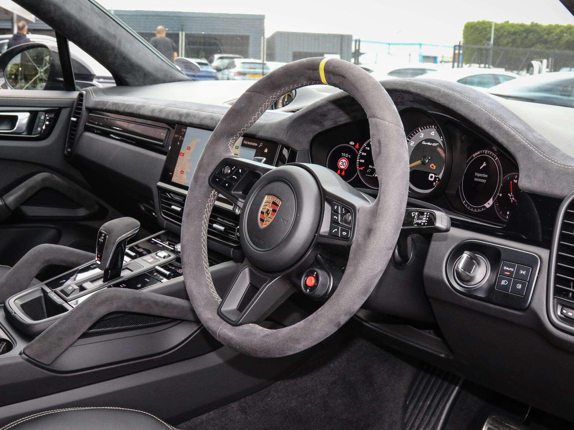 Porsche Cayenne view 11