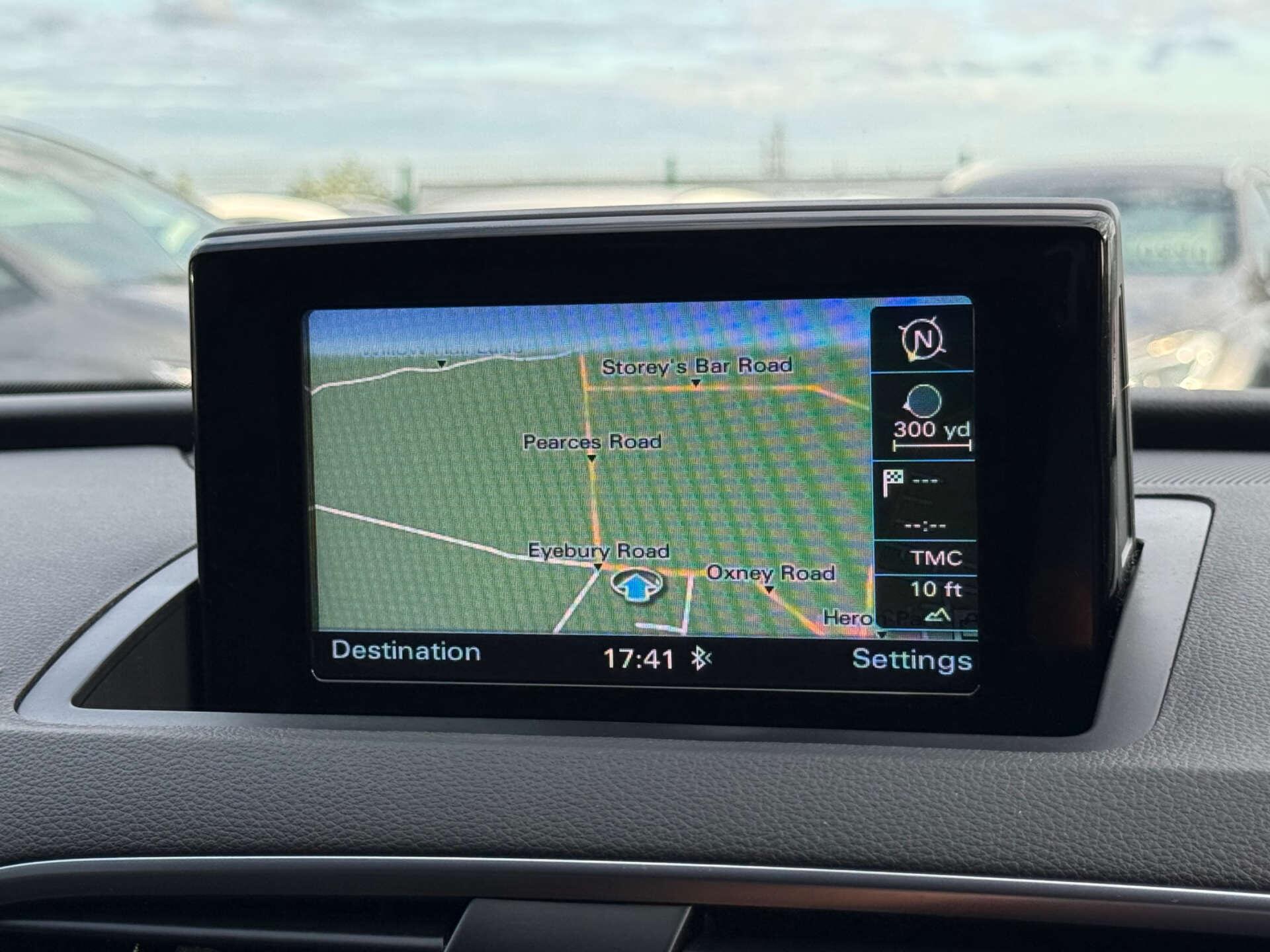 Audi Q3 view 65