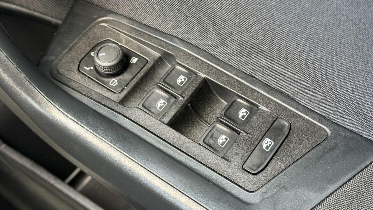 Volkswagen T-Roc view 31