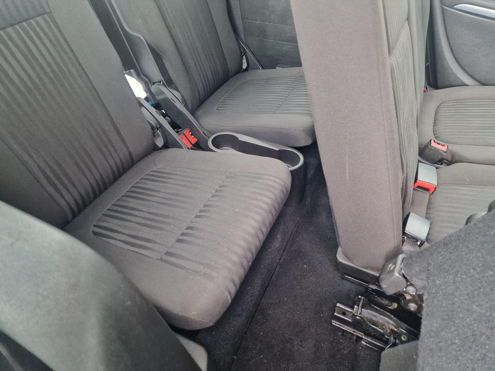 Vauxhall Zafira Tourer view 29