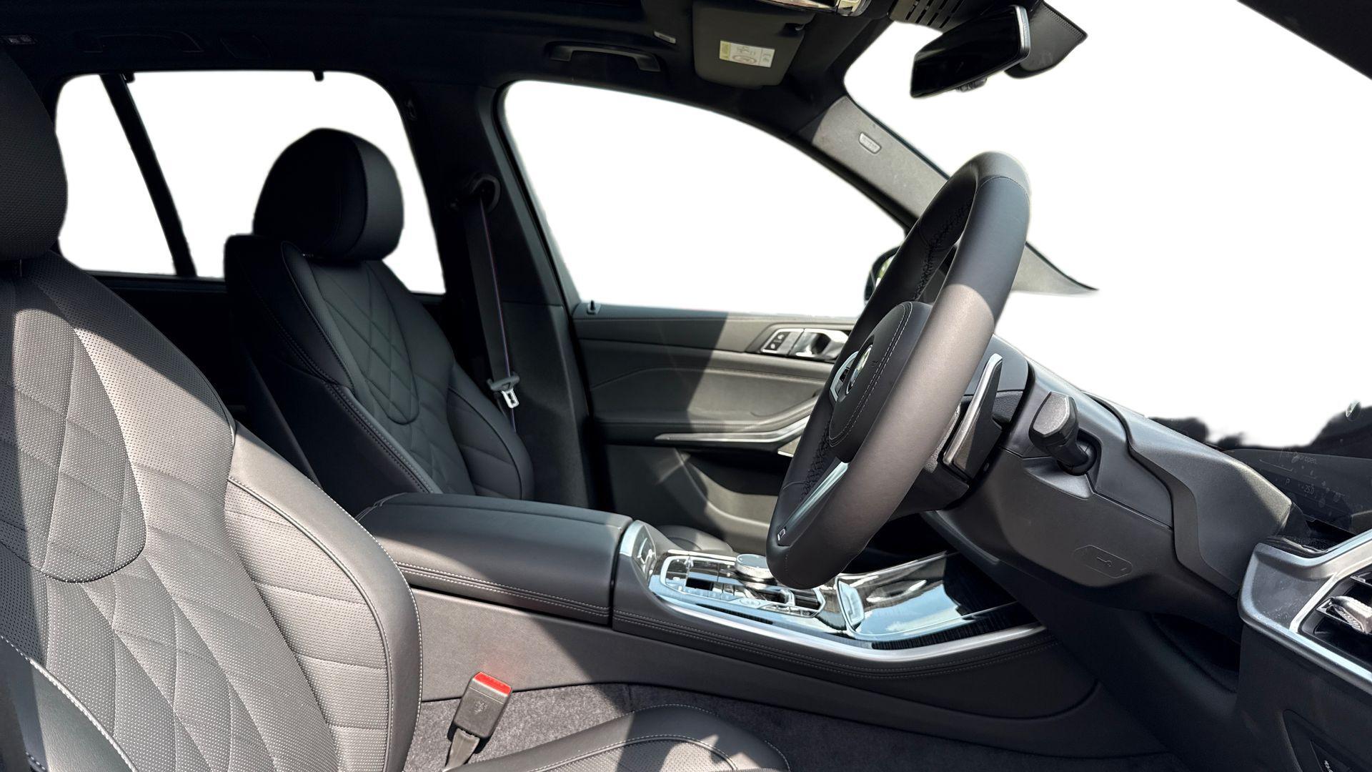 BMW X5 view 11