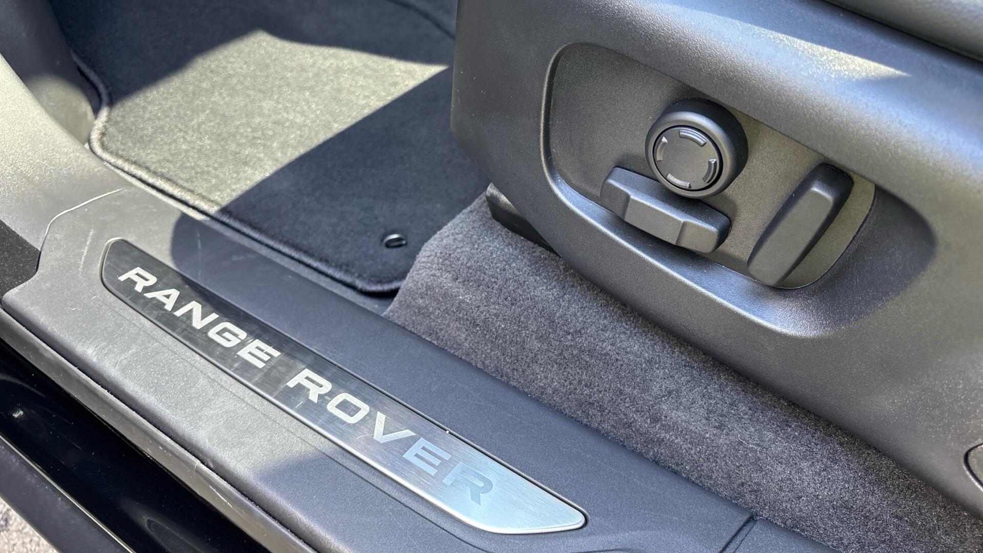 Land Rover Range Rover Velar view 44