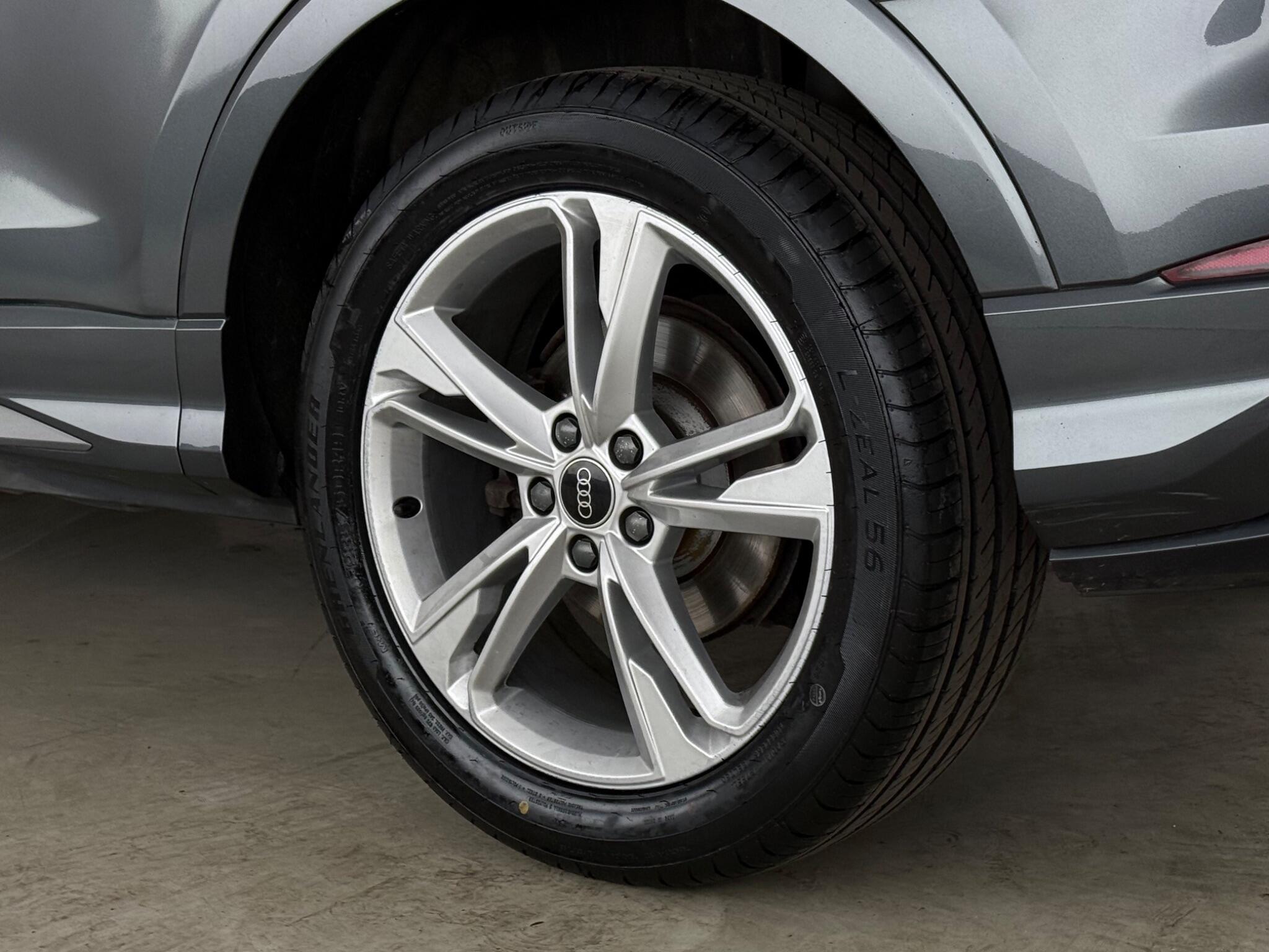 Audi Q3 view 7