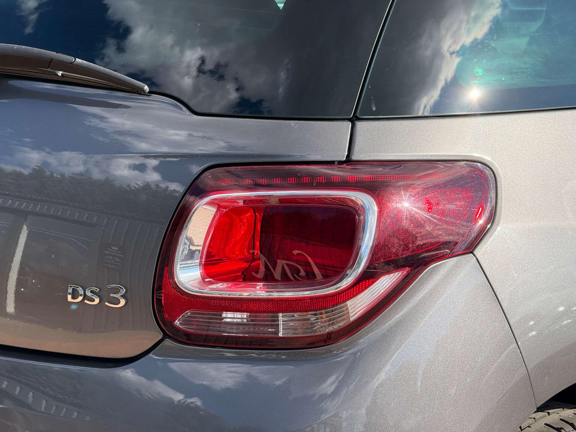 DS Automobiles DS 3 view 23