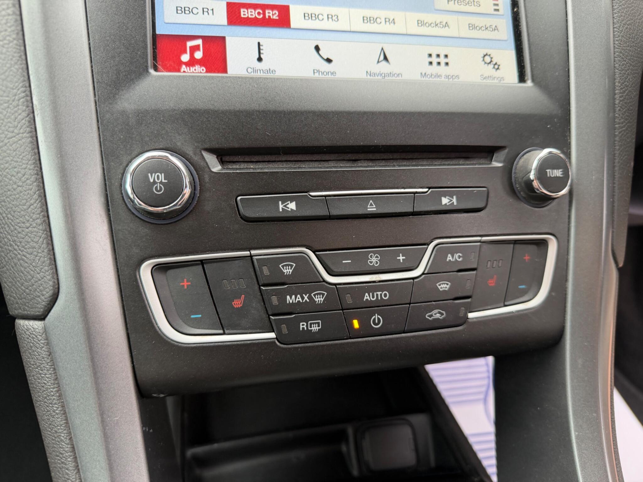 Ford Mondeo view 54