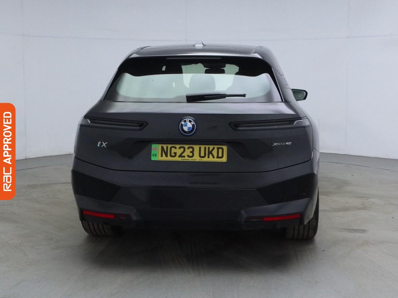 BMW Ix view 9