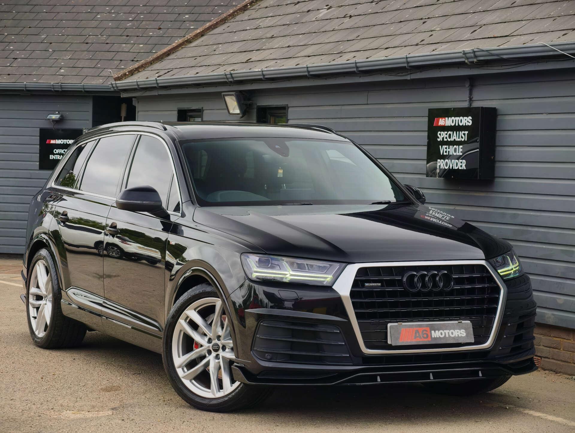 Audi Q7 view 4