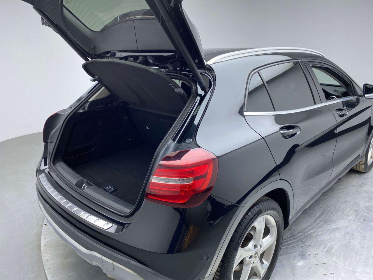 Mercedes-Benz Gla view 22