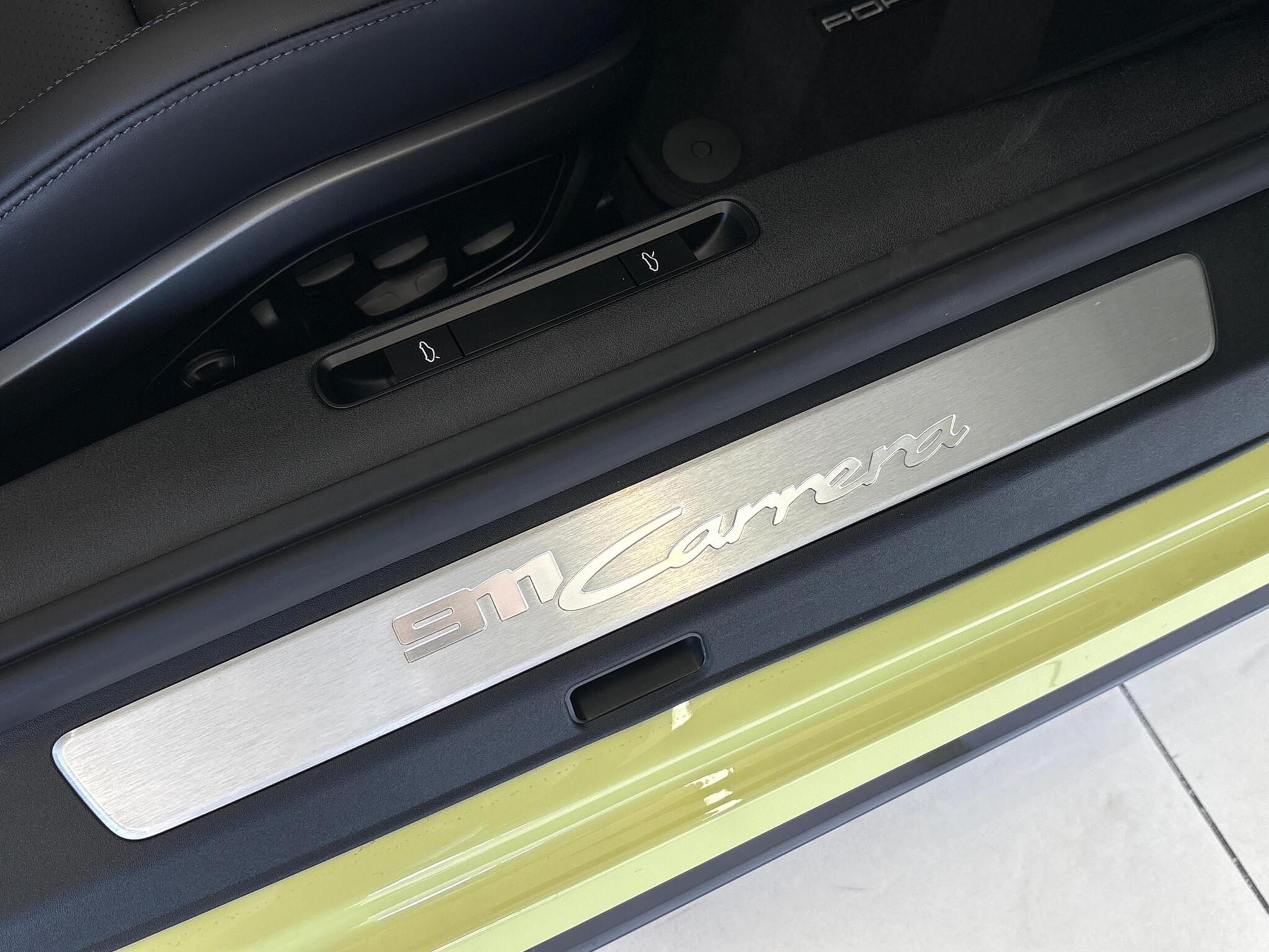 Porsche 911 view 37