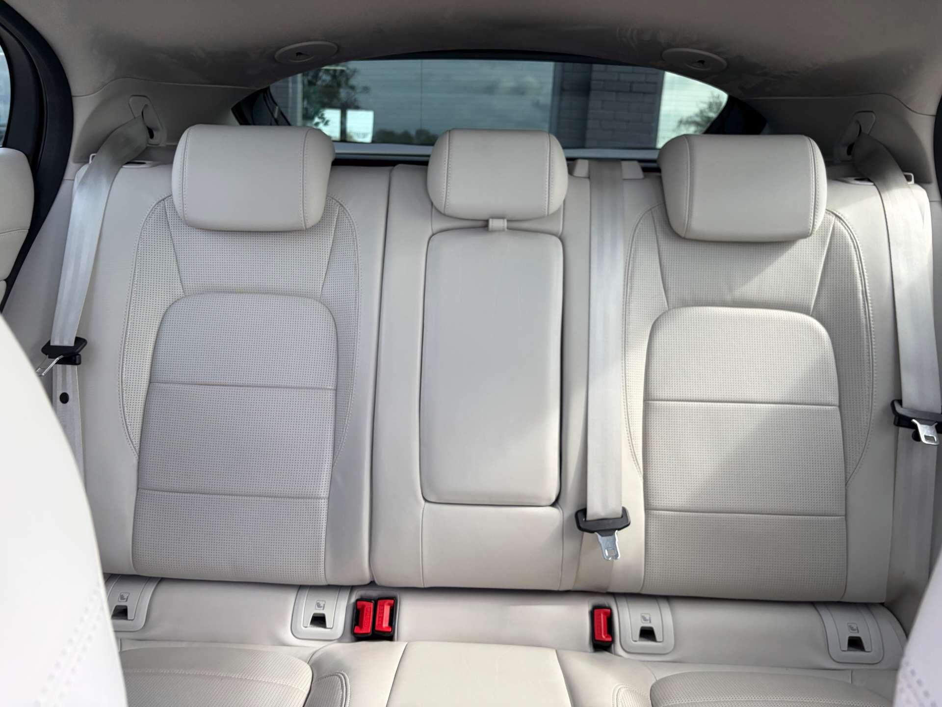 Jaguar I-Pace view 32