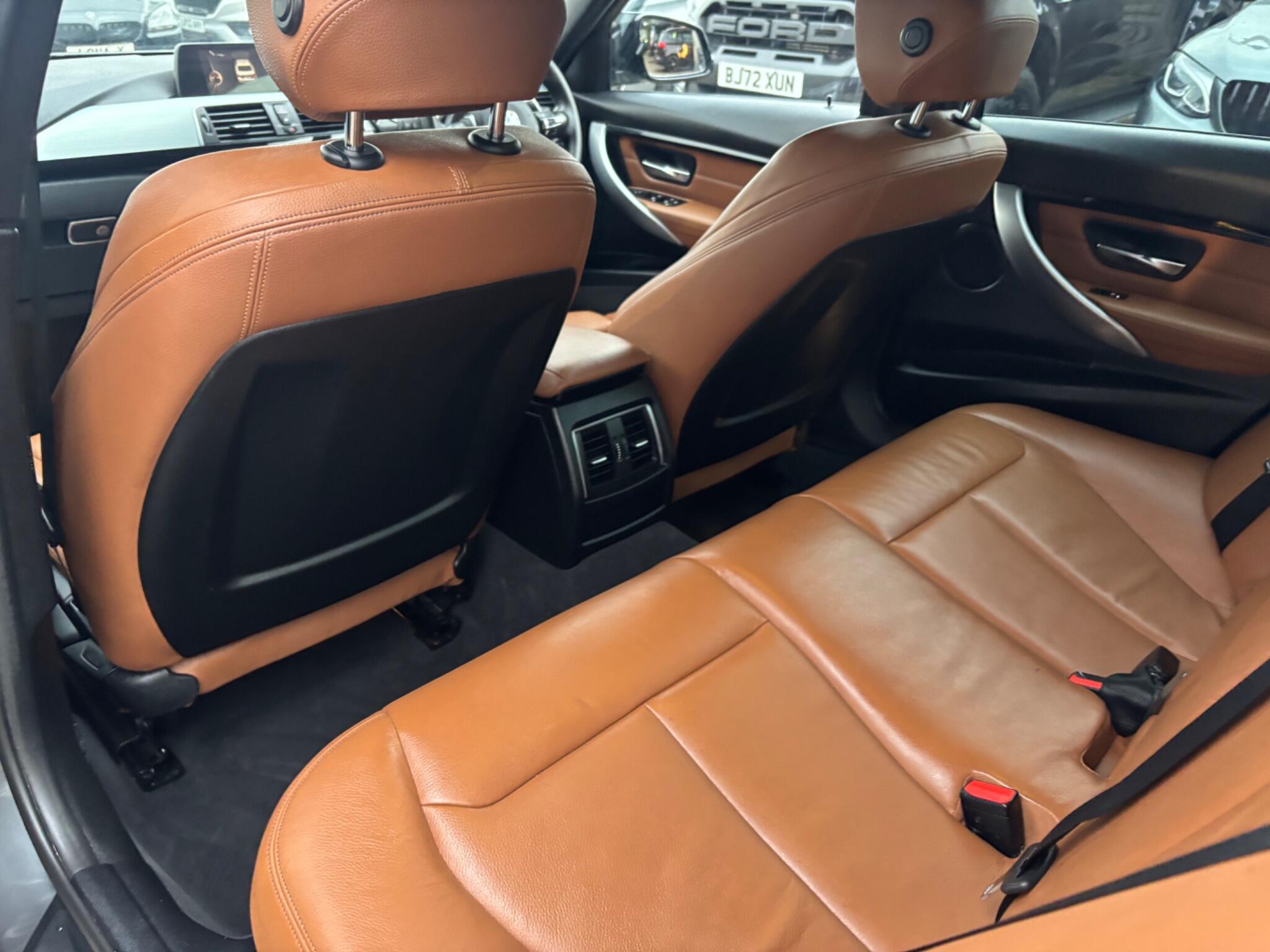 BMW 3 Series view 26