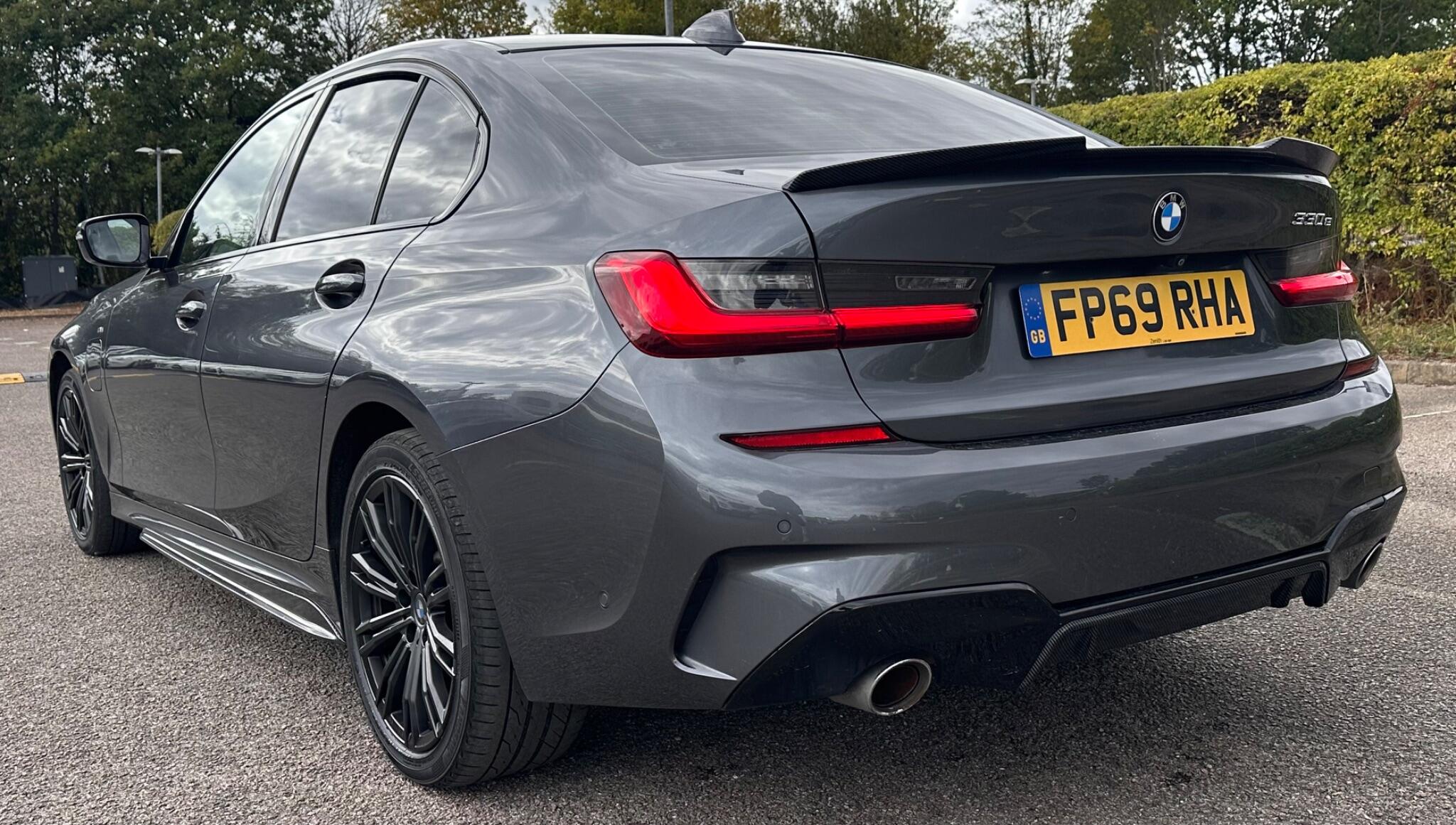 BMW 3 Series view 14