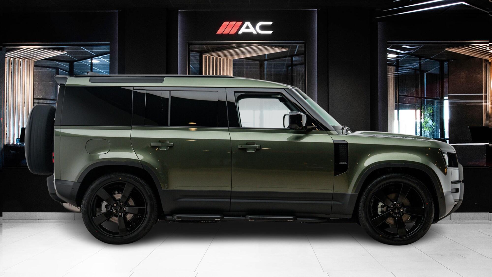 Land Rover Defender 110 view 6