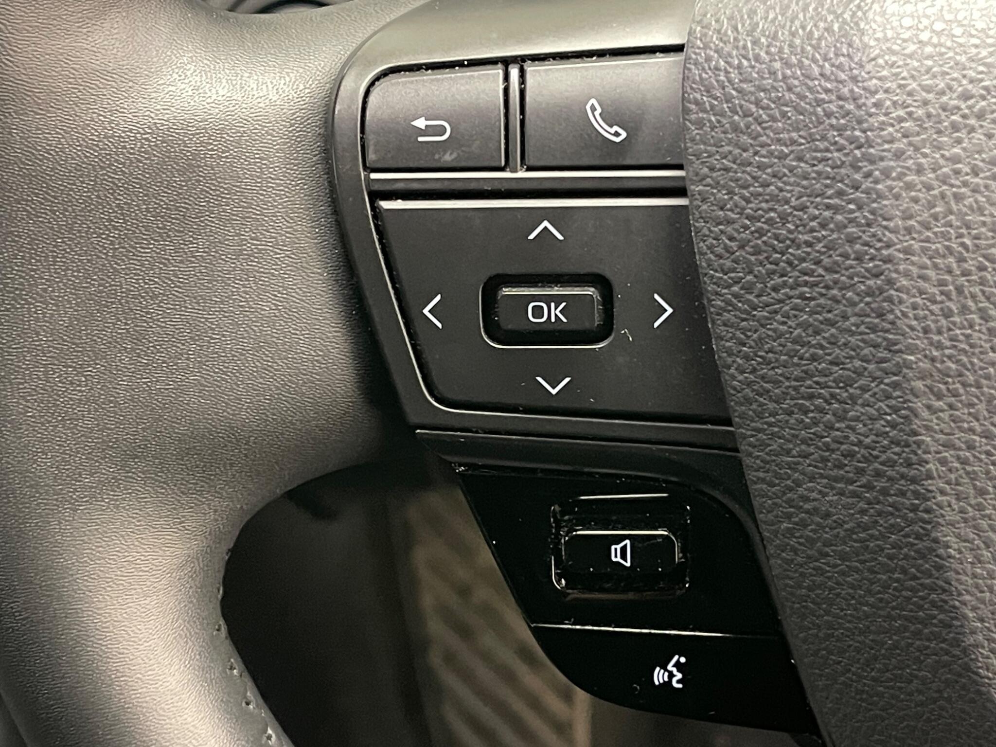 Toyota C-HR view 19