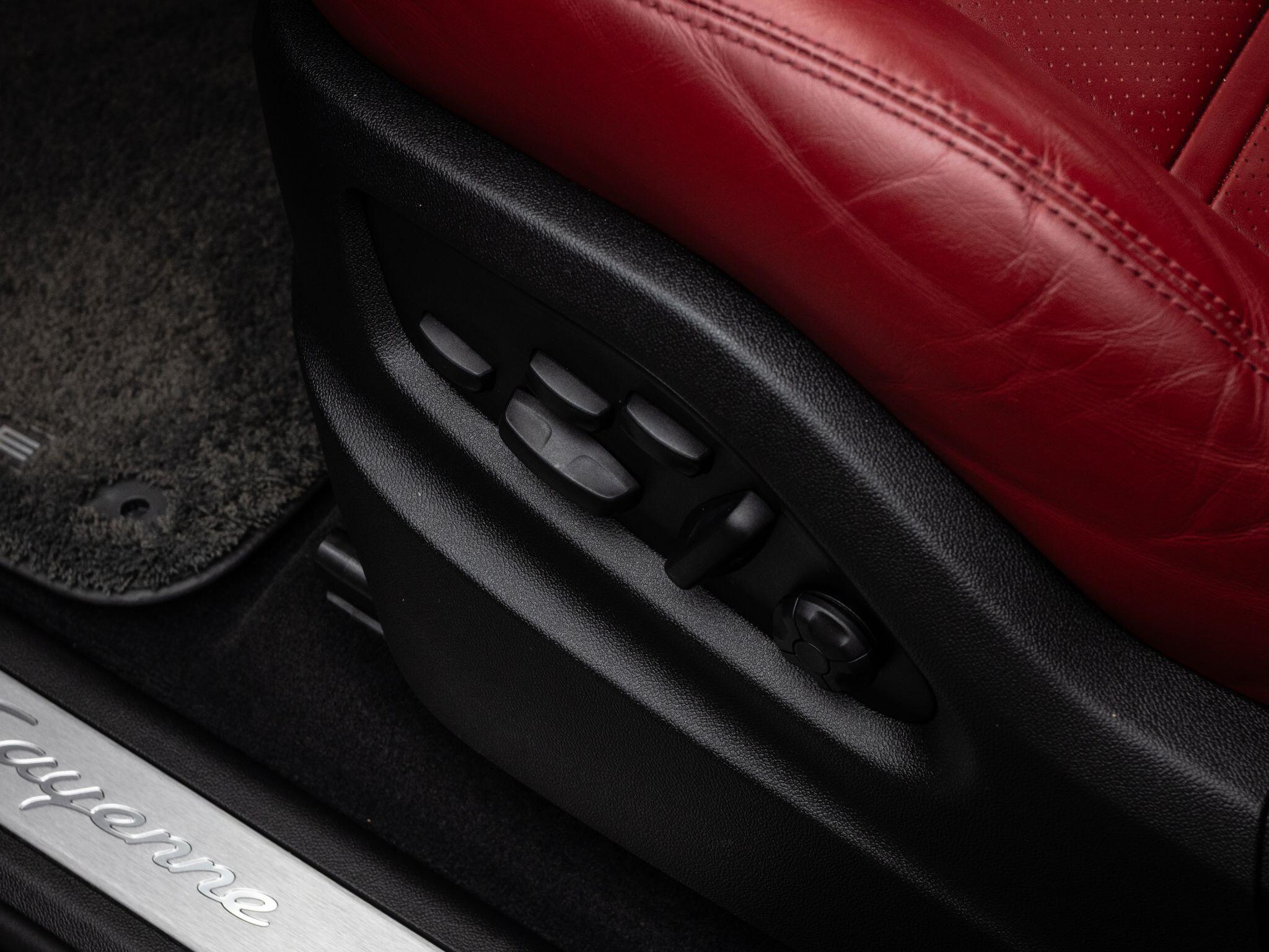 Porsche Cayenne view 33