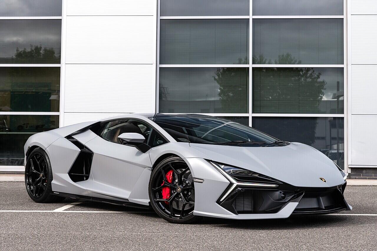 Lamborghini Revuelto
