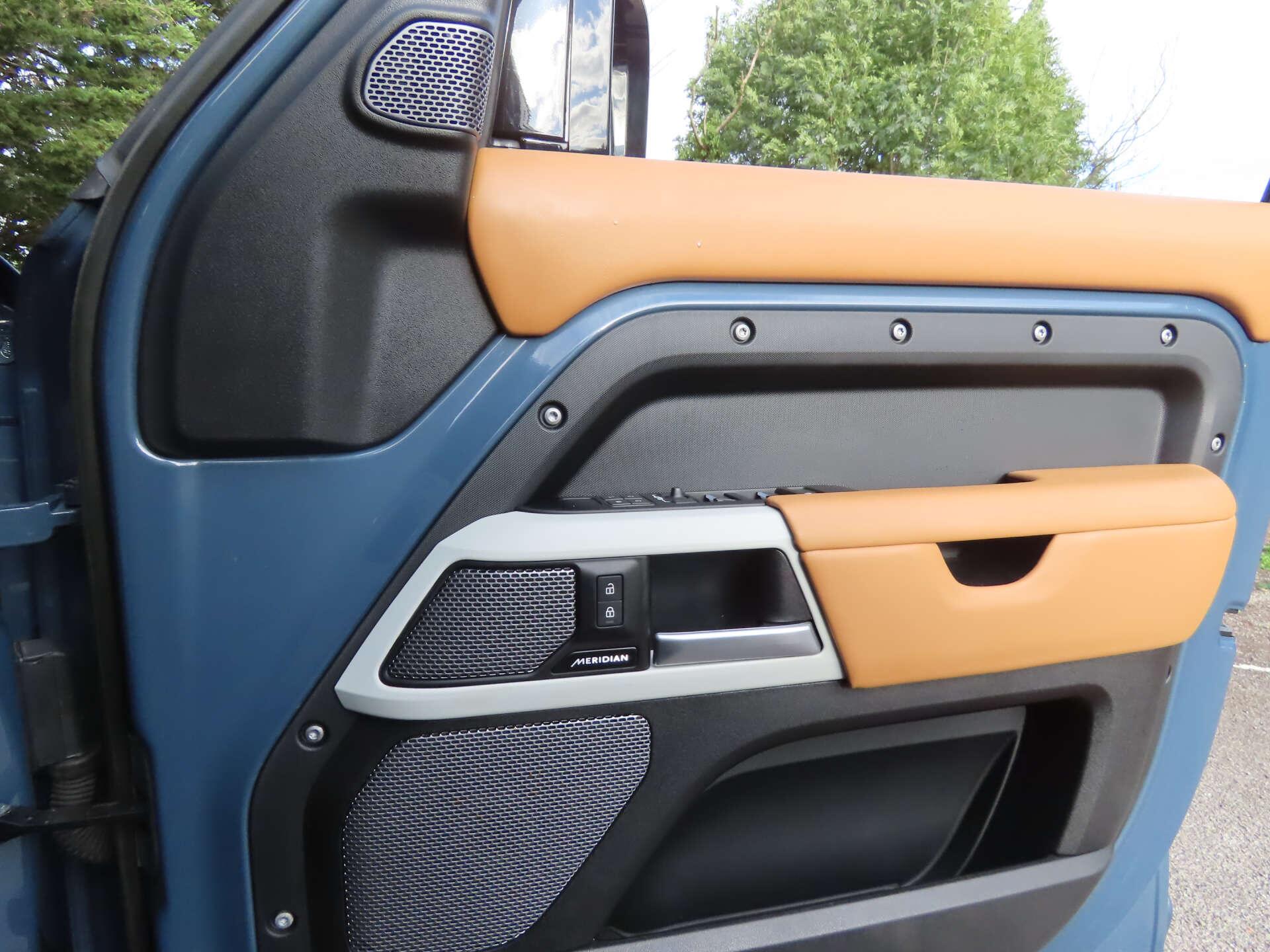 Land Rover Defender view 18