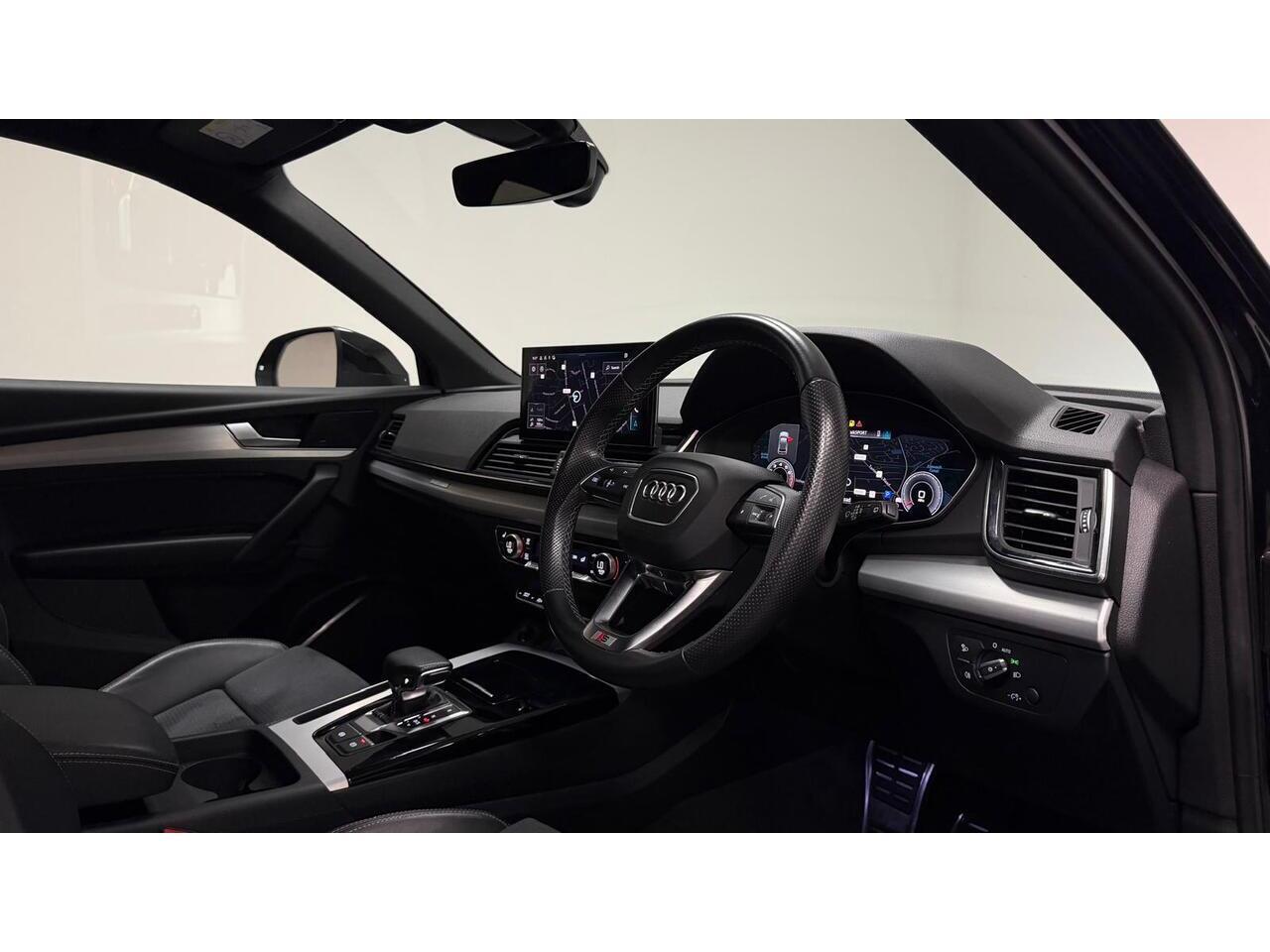 Audi Q5 view 21