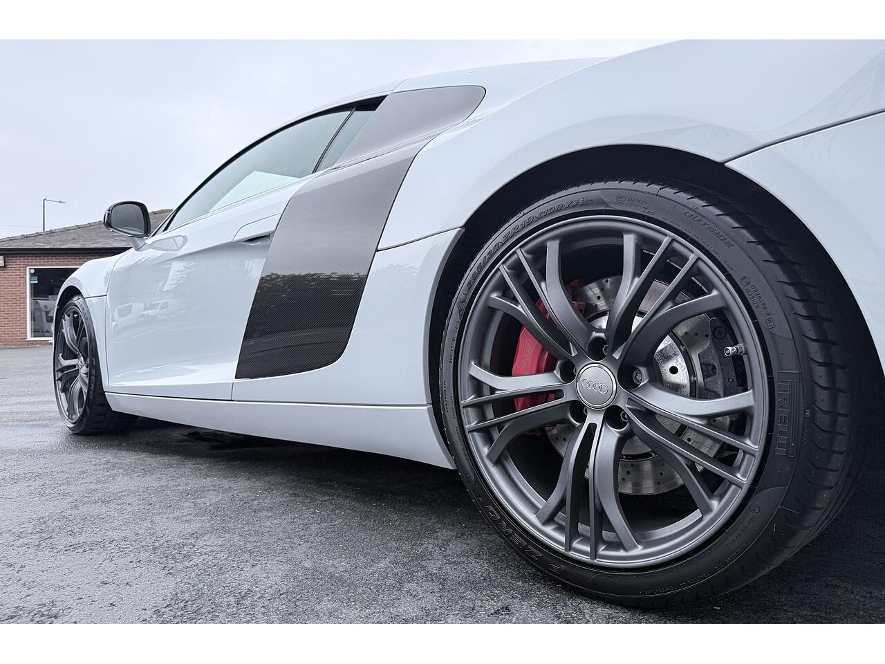 Audi R8 view 18