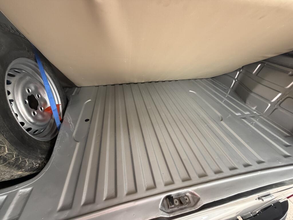Volkswagen Transporter view 13