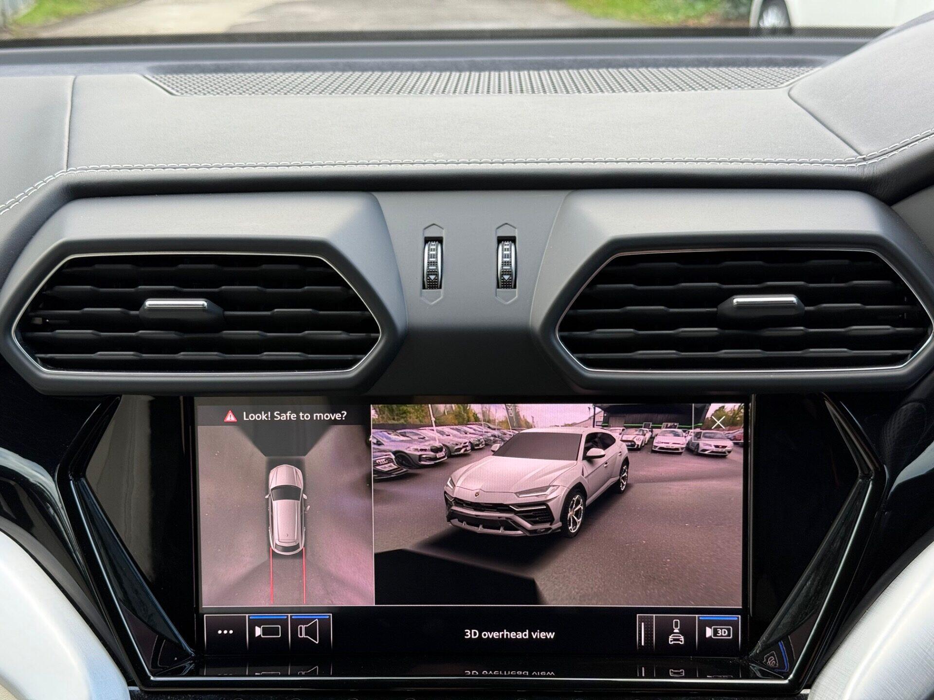 Lamborghini Urus view 52