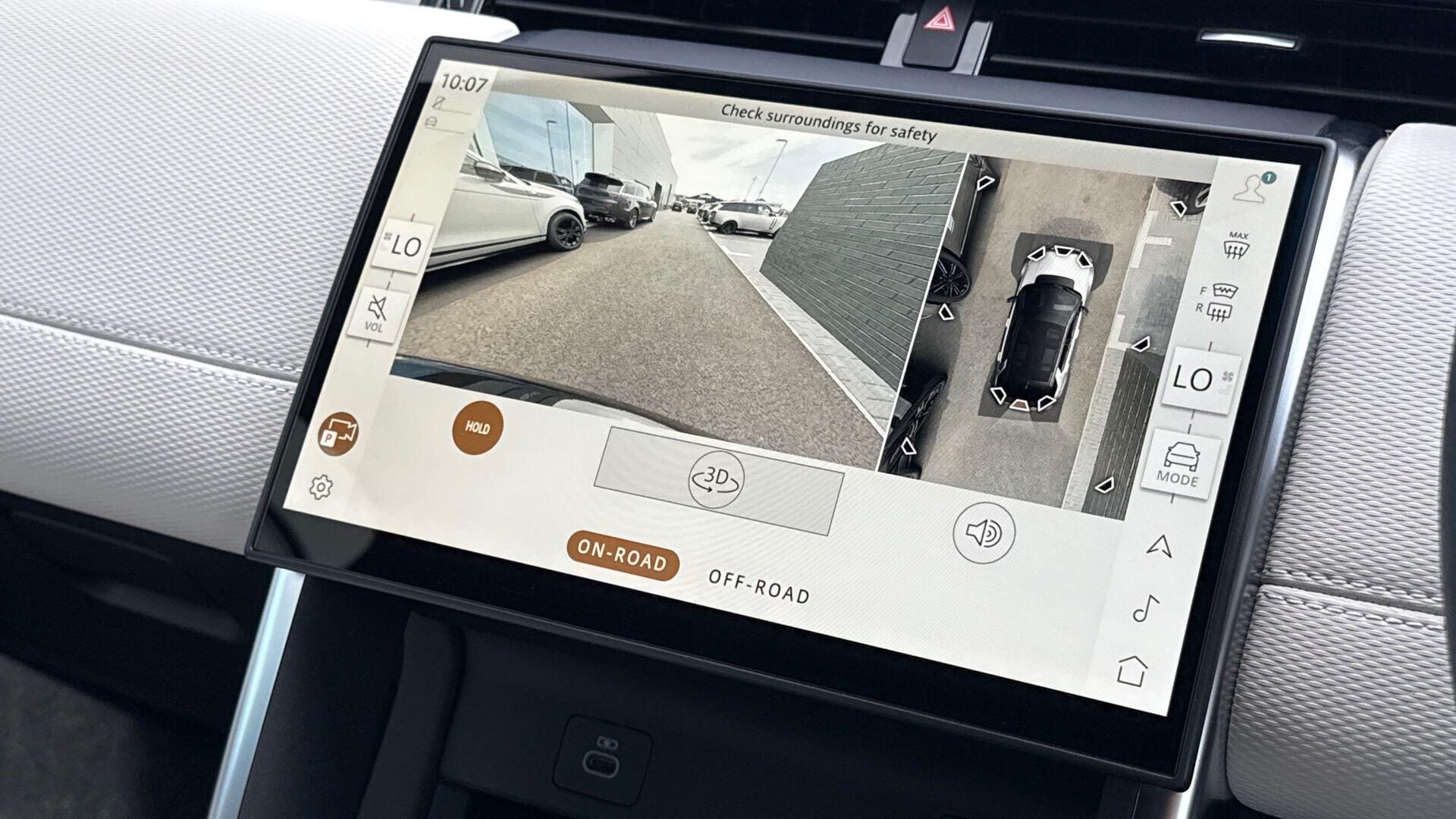 Land Rover Discovery Sport view 13