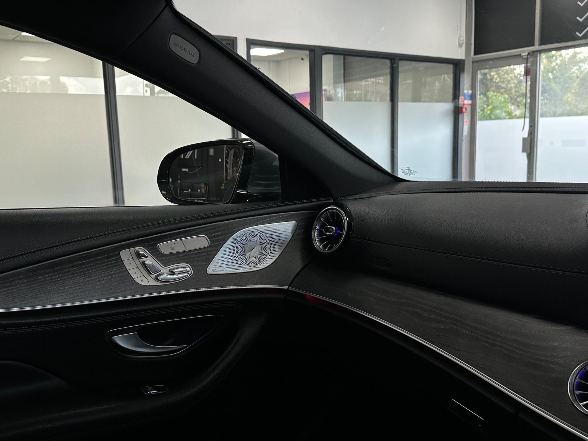 Mercedes-Benz CLS view 33