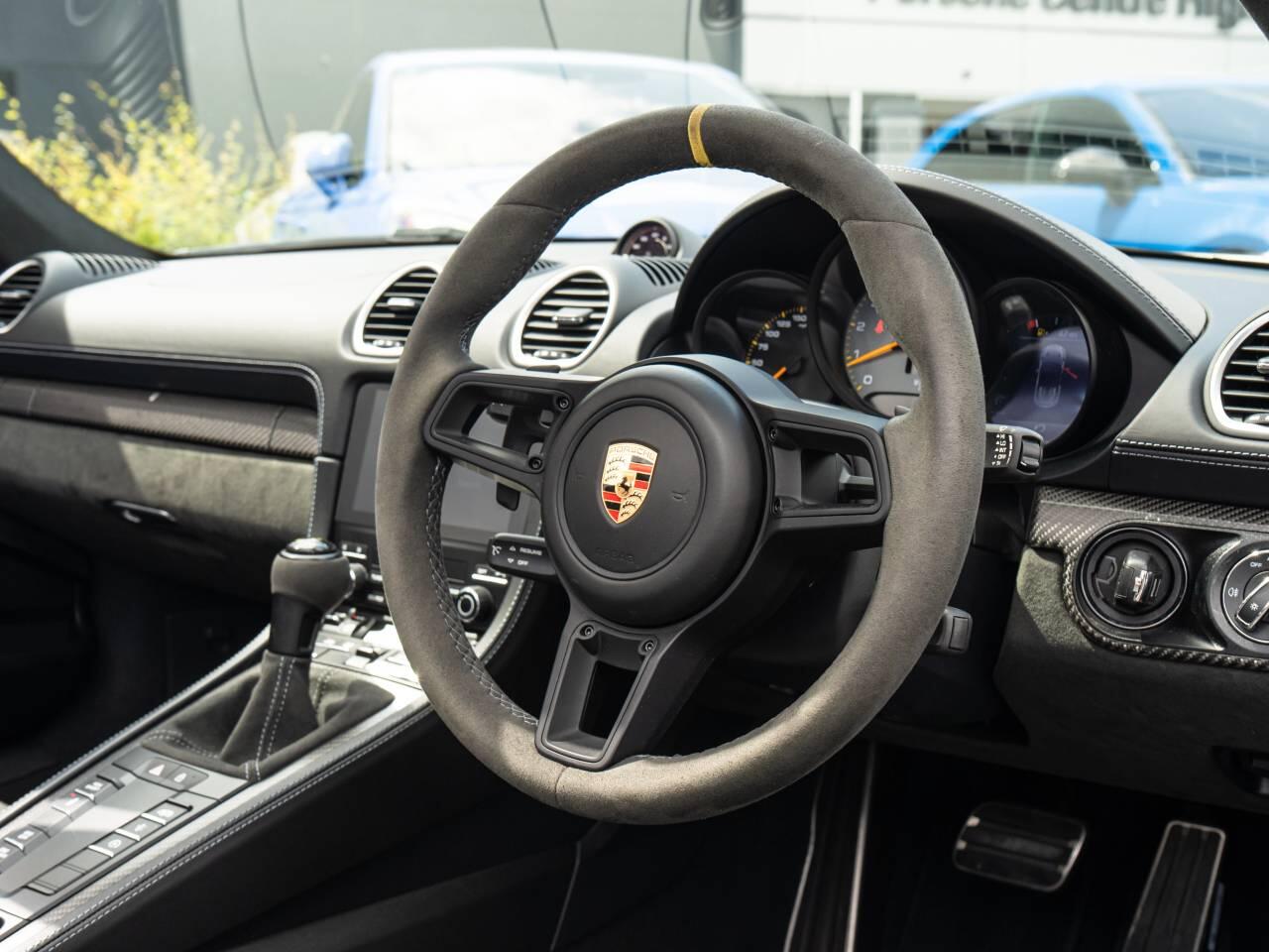 Porsche 718 Spyder view 4