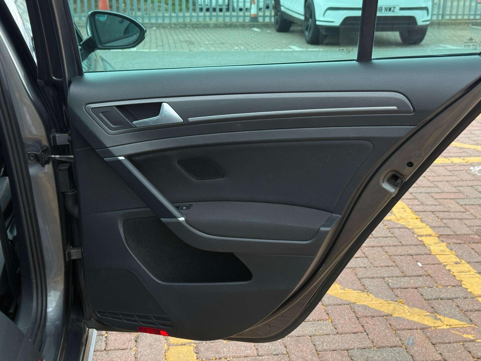 Volkswagen Golf view 31