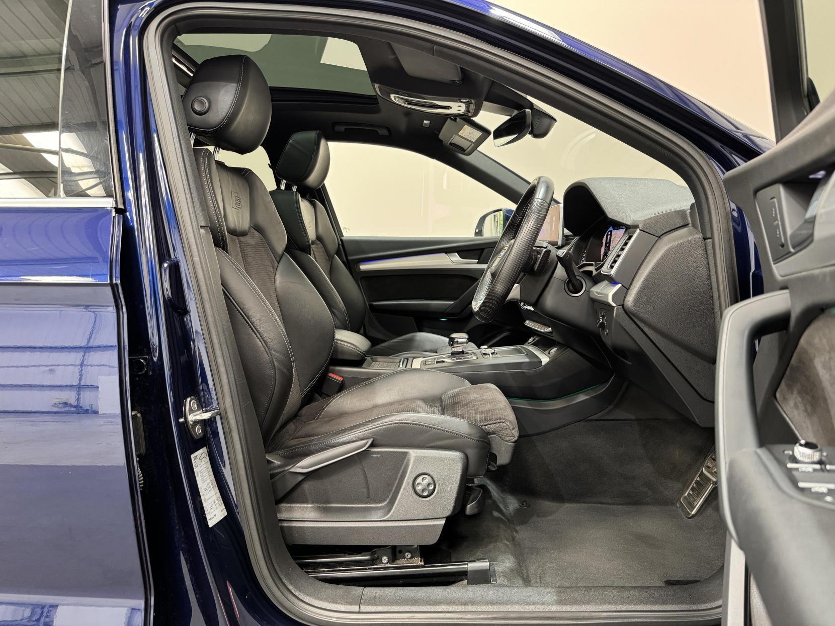 Audi Q5 view 23