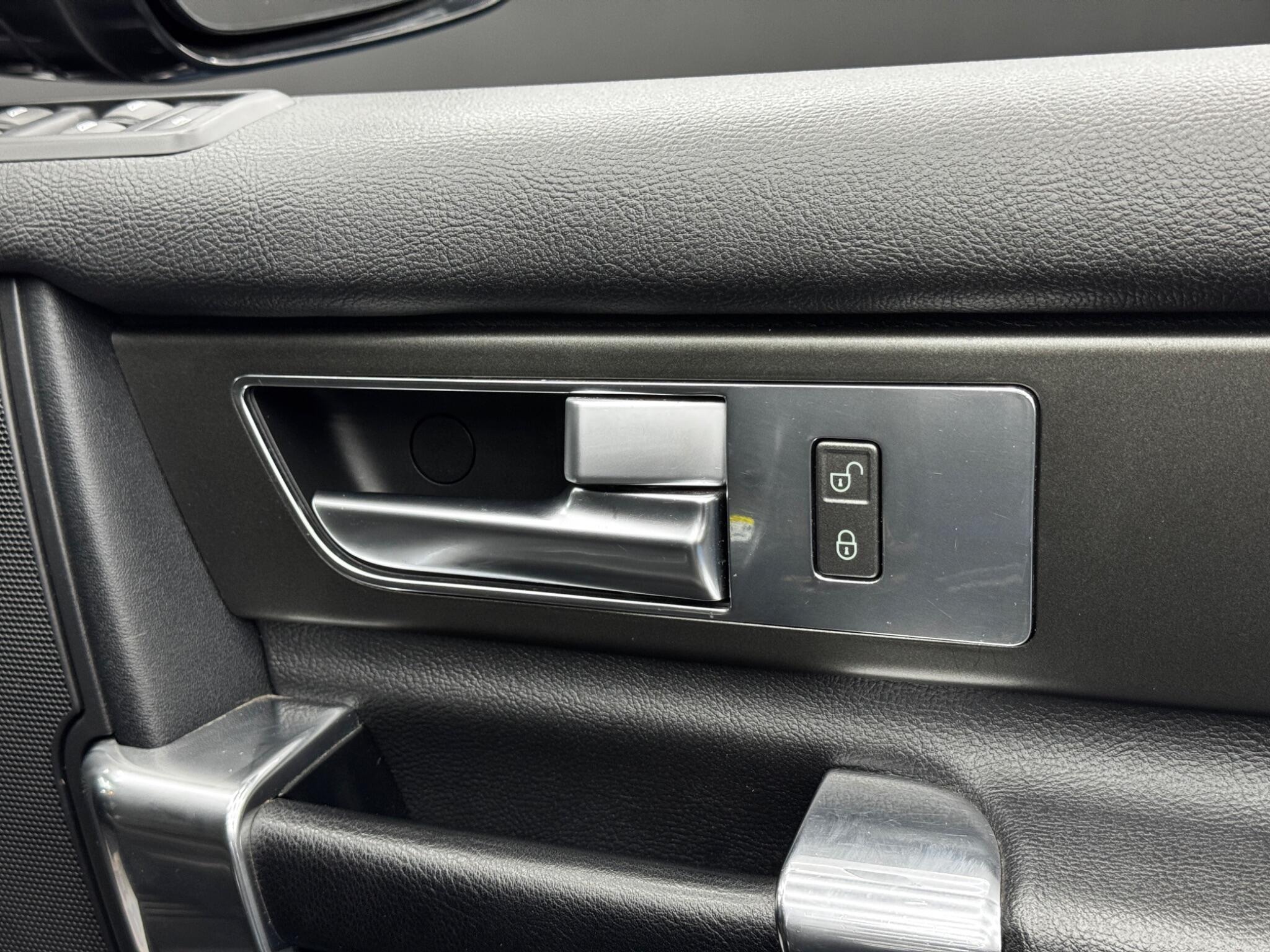 Land Rover Discovery view 37