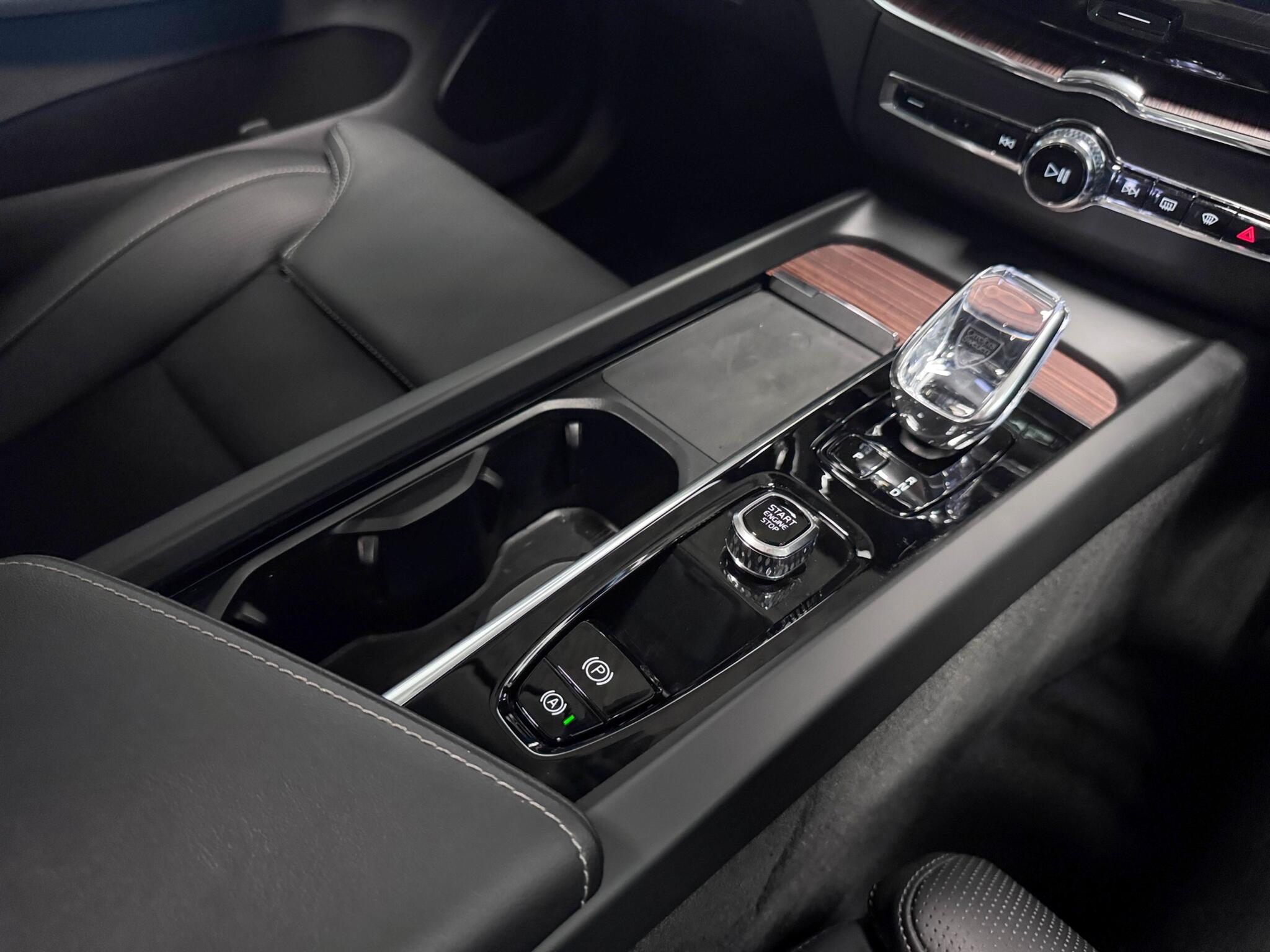Volvo XC60 view 38
